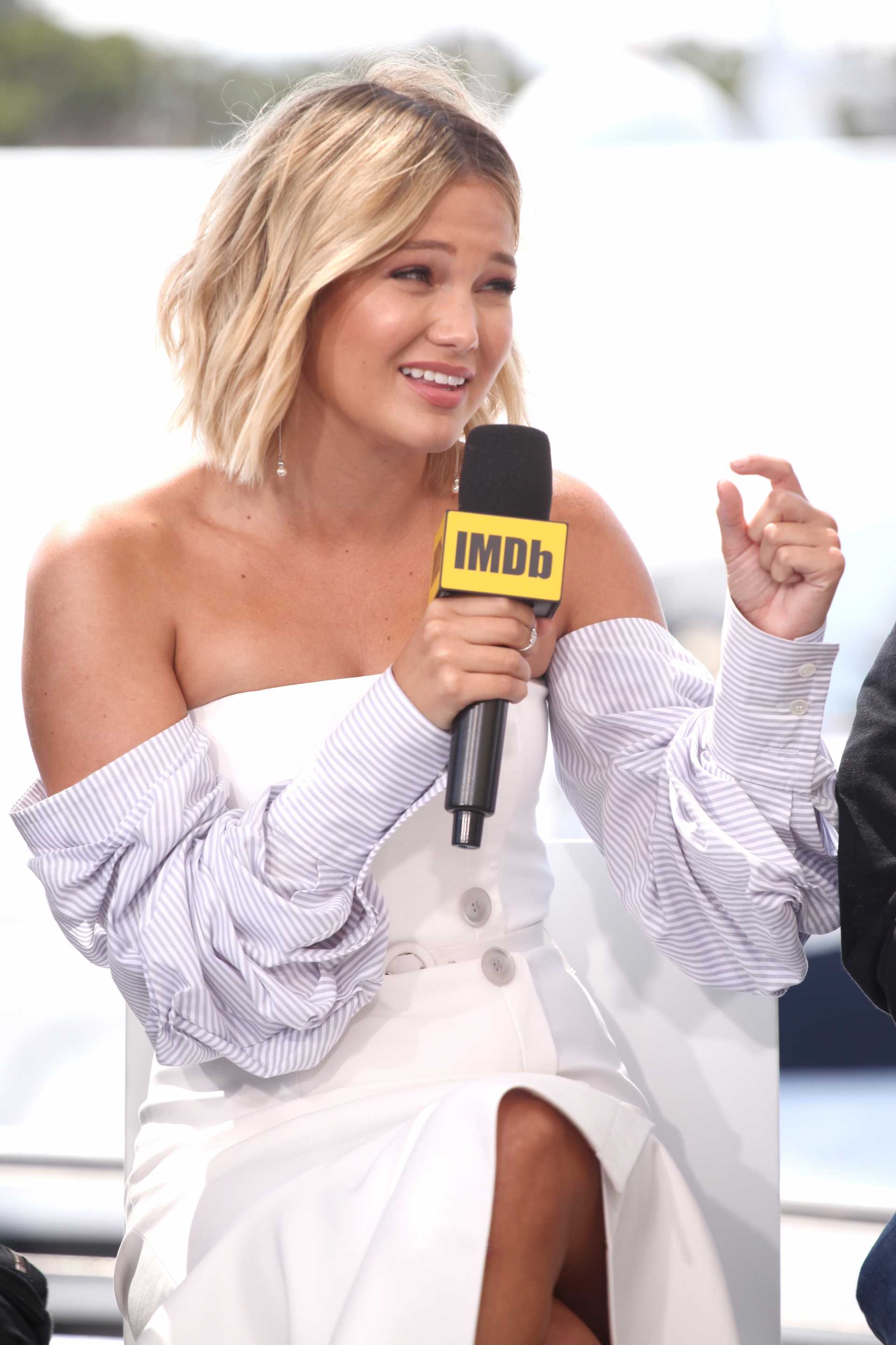 Olivia Holt Comic Con Wallpapers