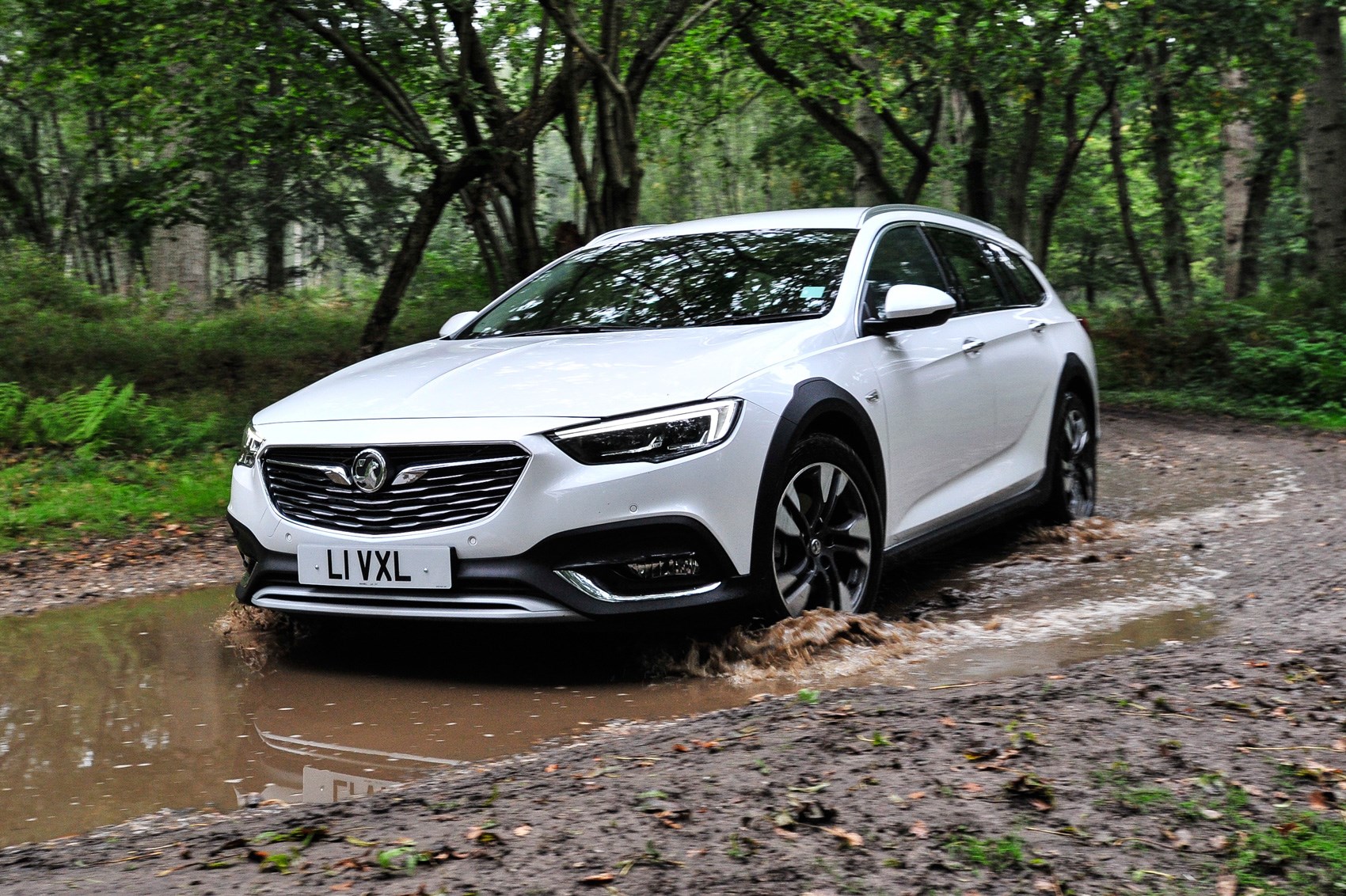 Opel Insignia Exclusive Country Tourer Wallpapers