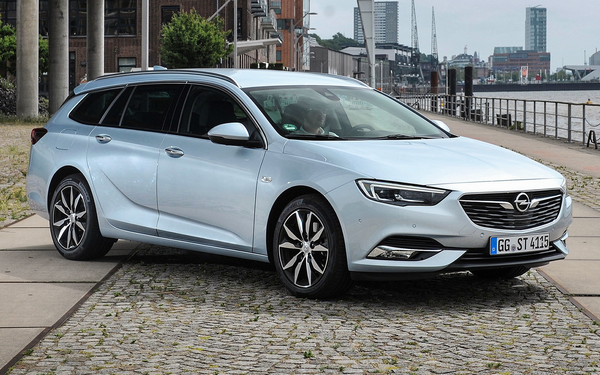 Opel Insignia Sports Tourer Wallpapers