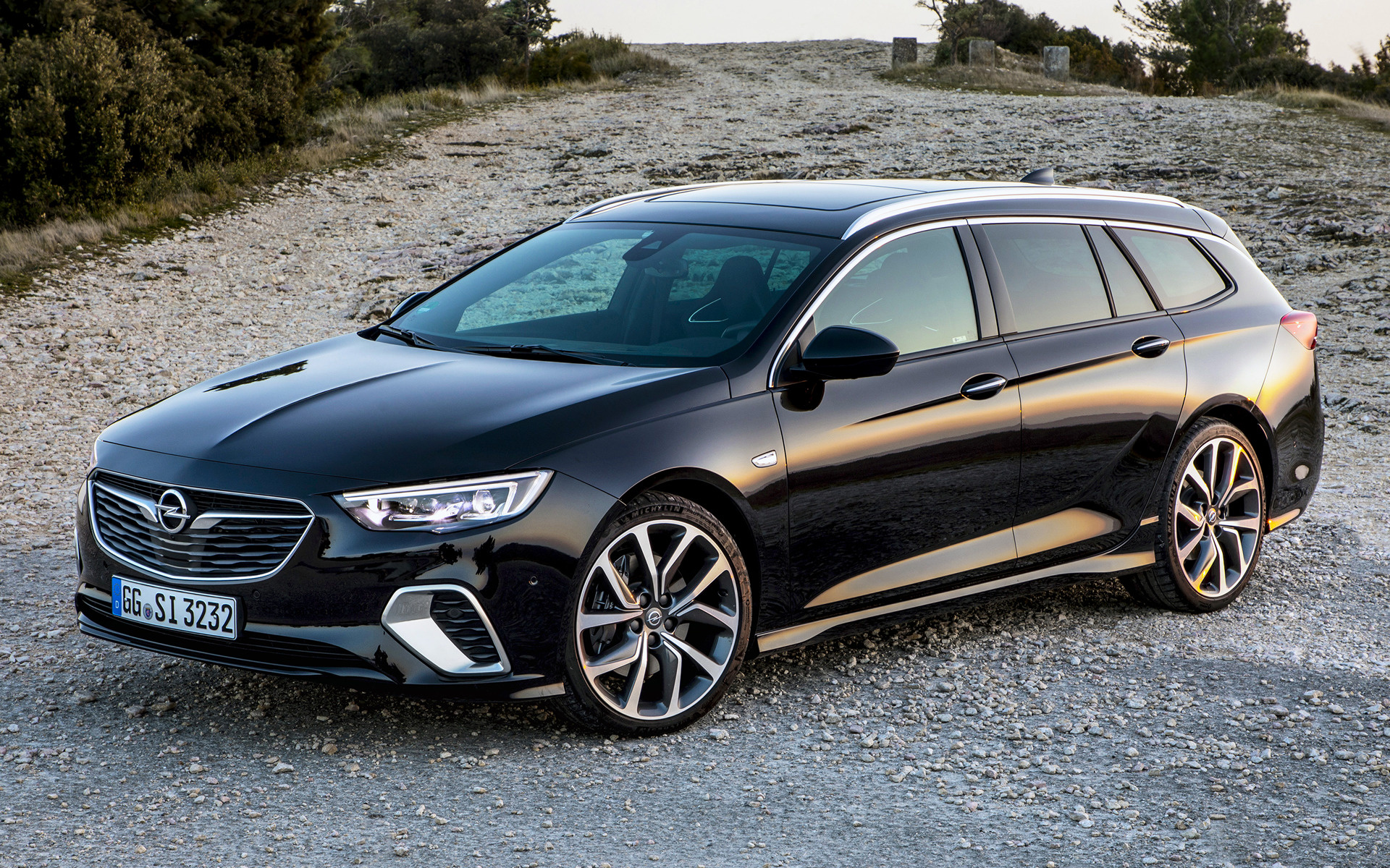 Opel Insignia Sports Tourer Wallpapers