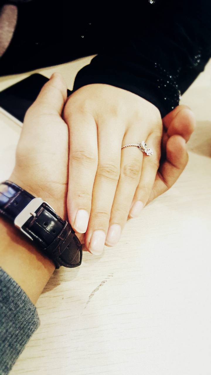 Original Couple Hand Pic Wallpapers
