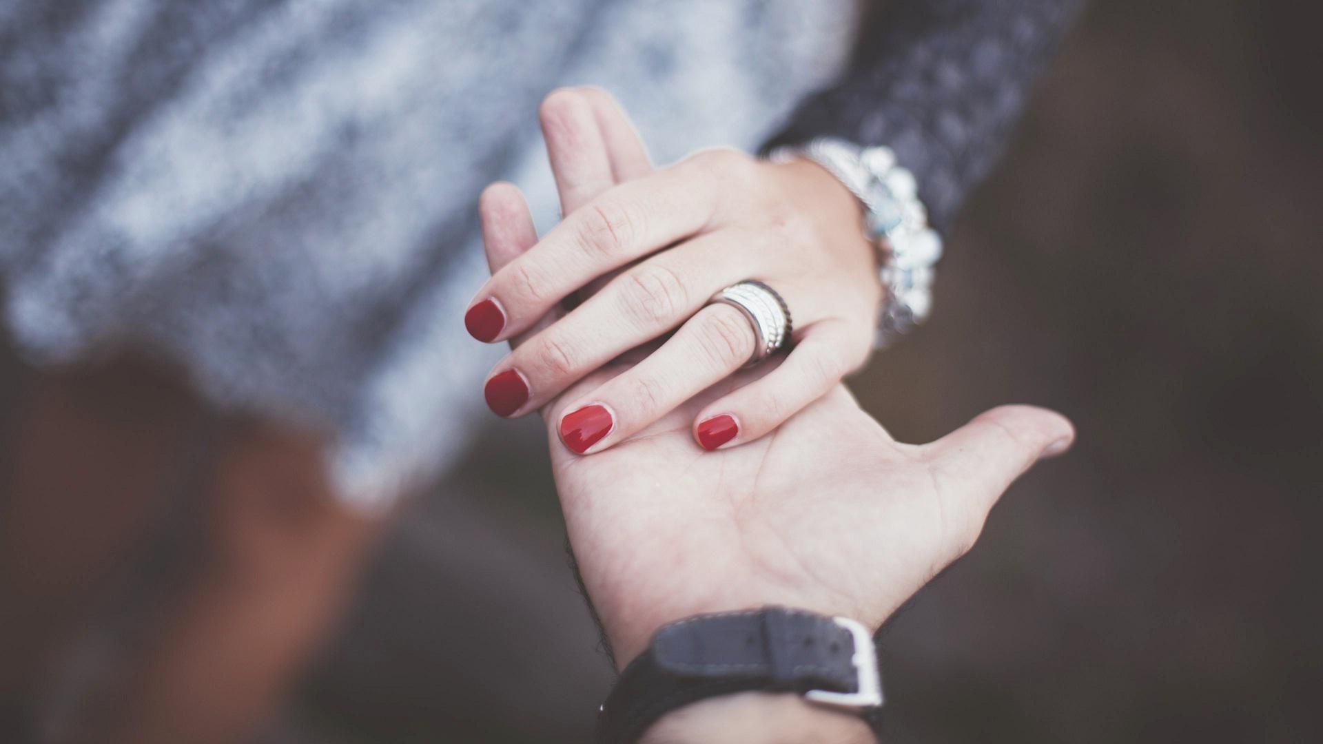 Original Couple Hand Pic Wallpapers