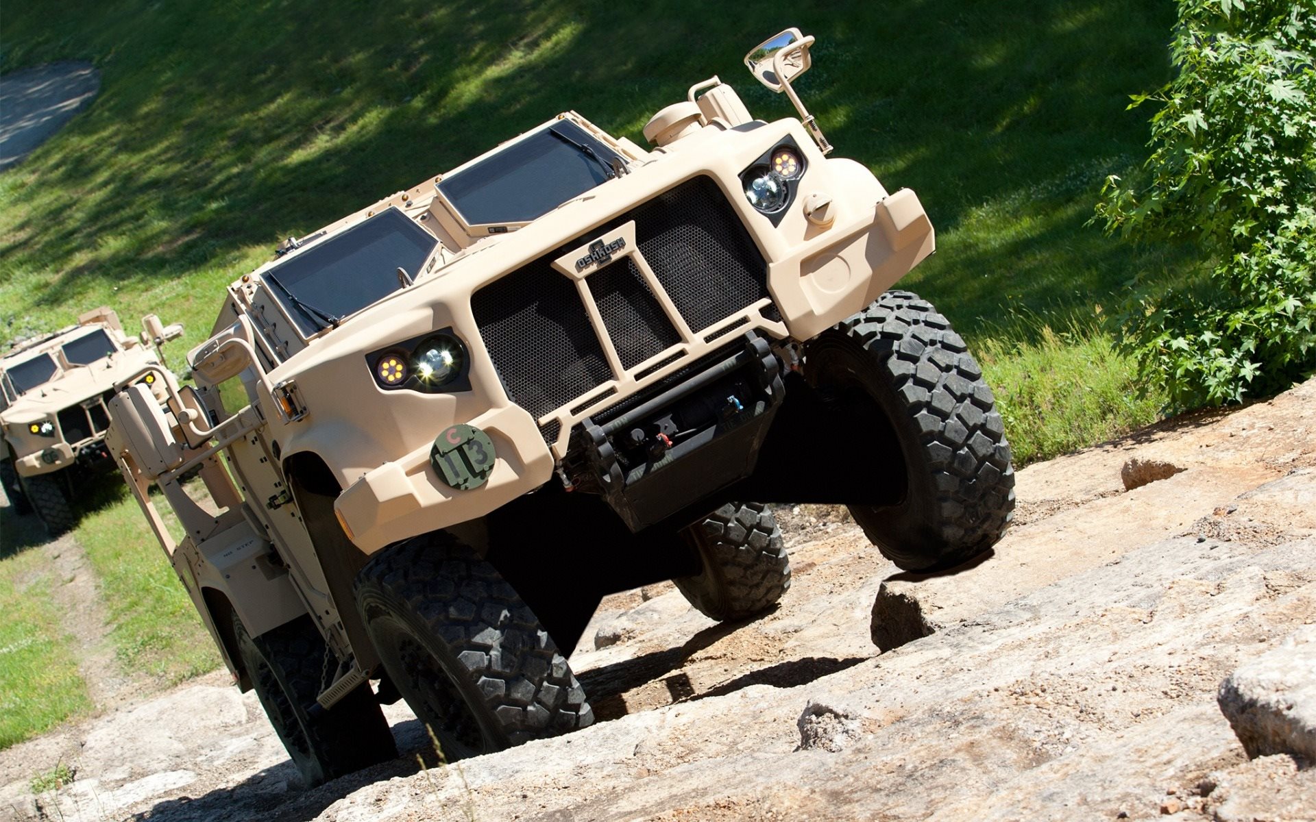 Oshkosh L-Atv Wallpapers