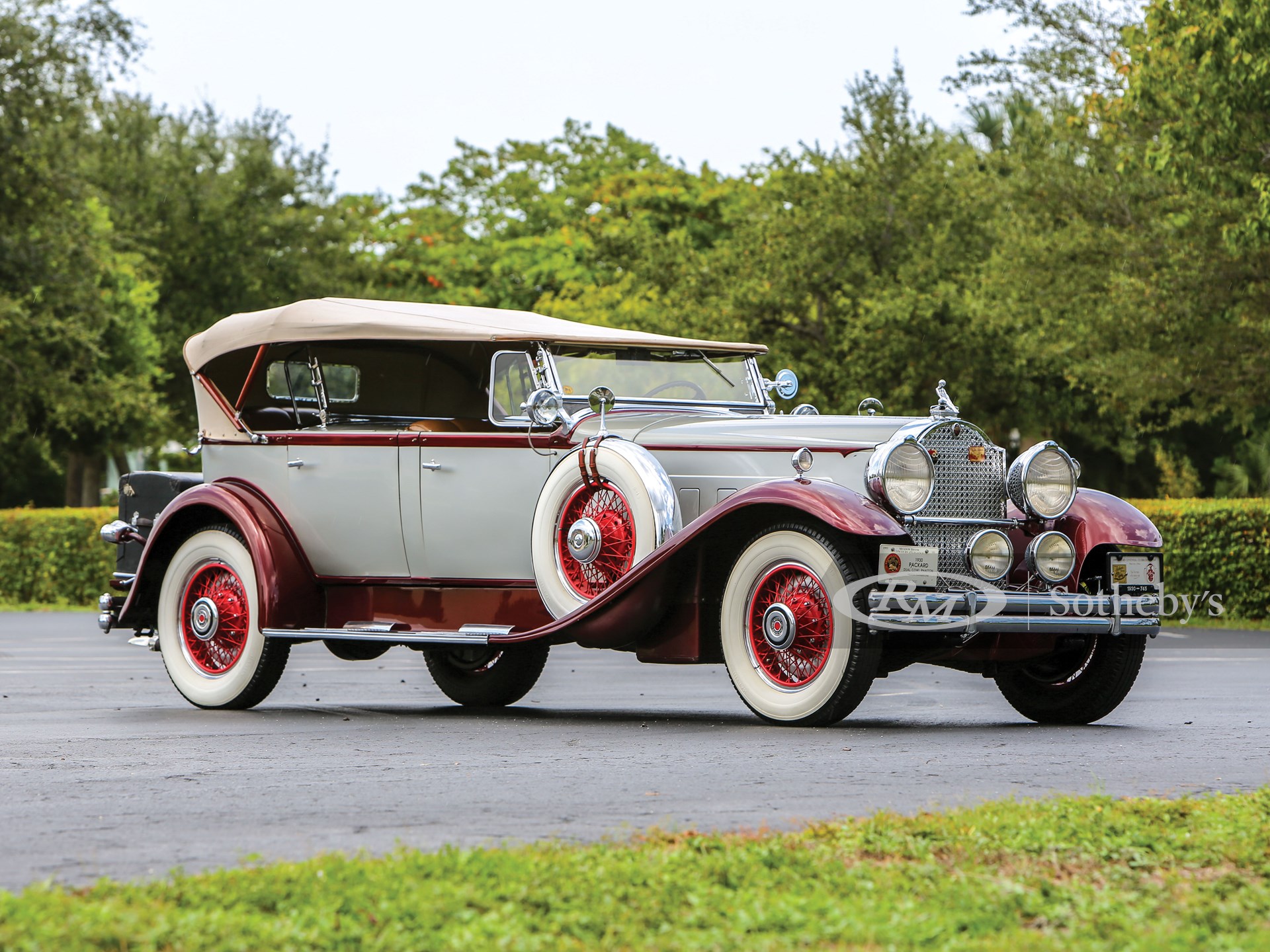 Packard Deluxe Eight All-Weather Town Car Wallpapers