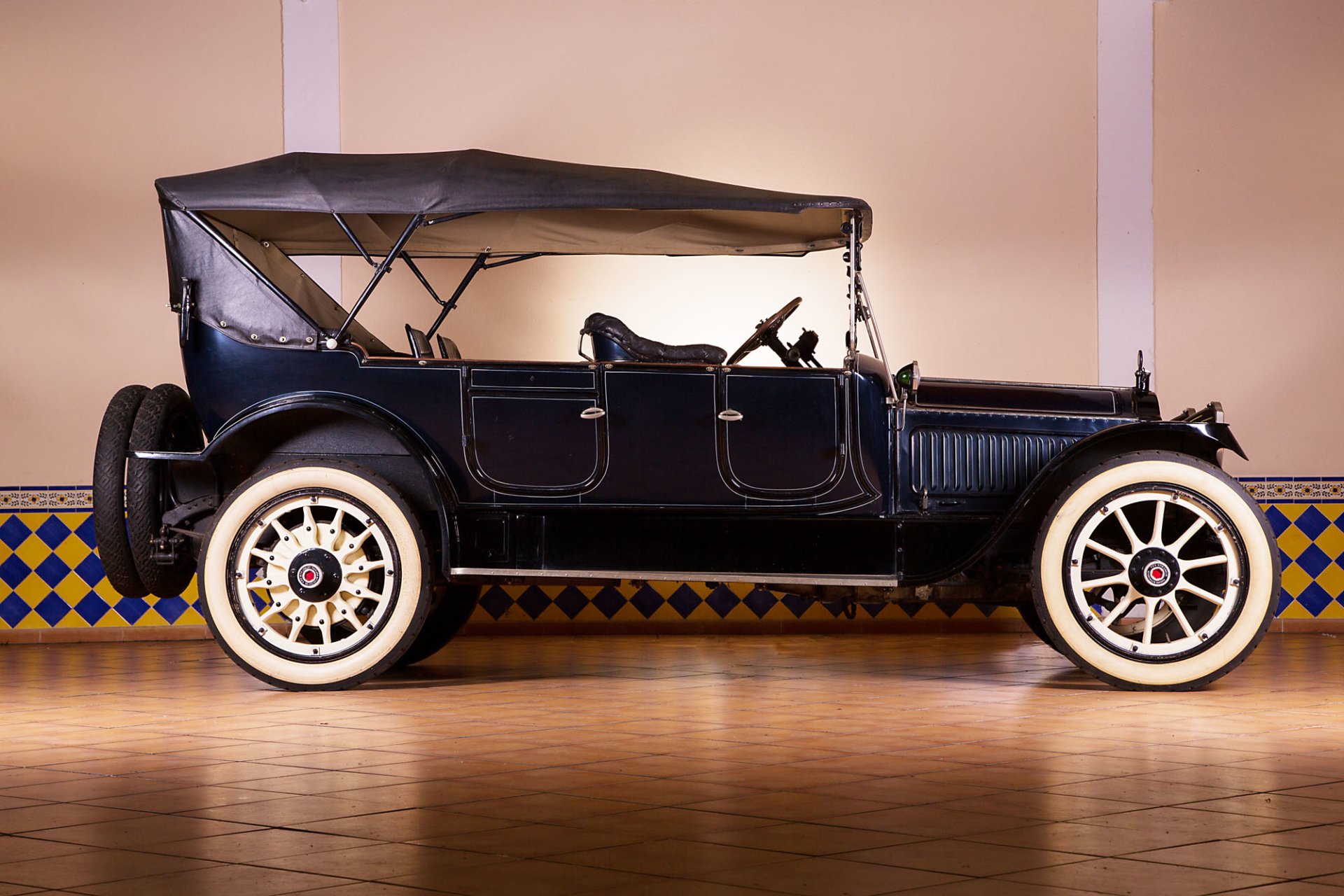 Packard Twin Six Runabout Wallpapers