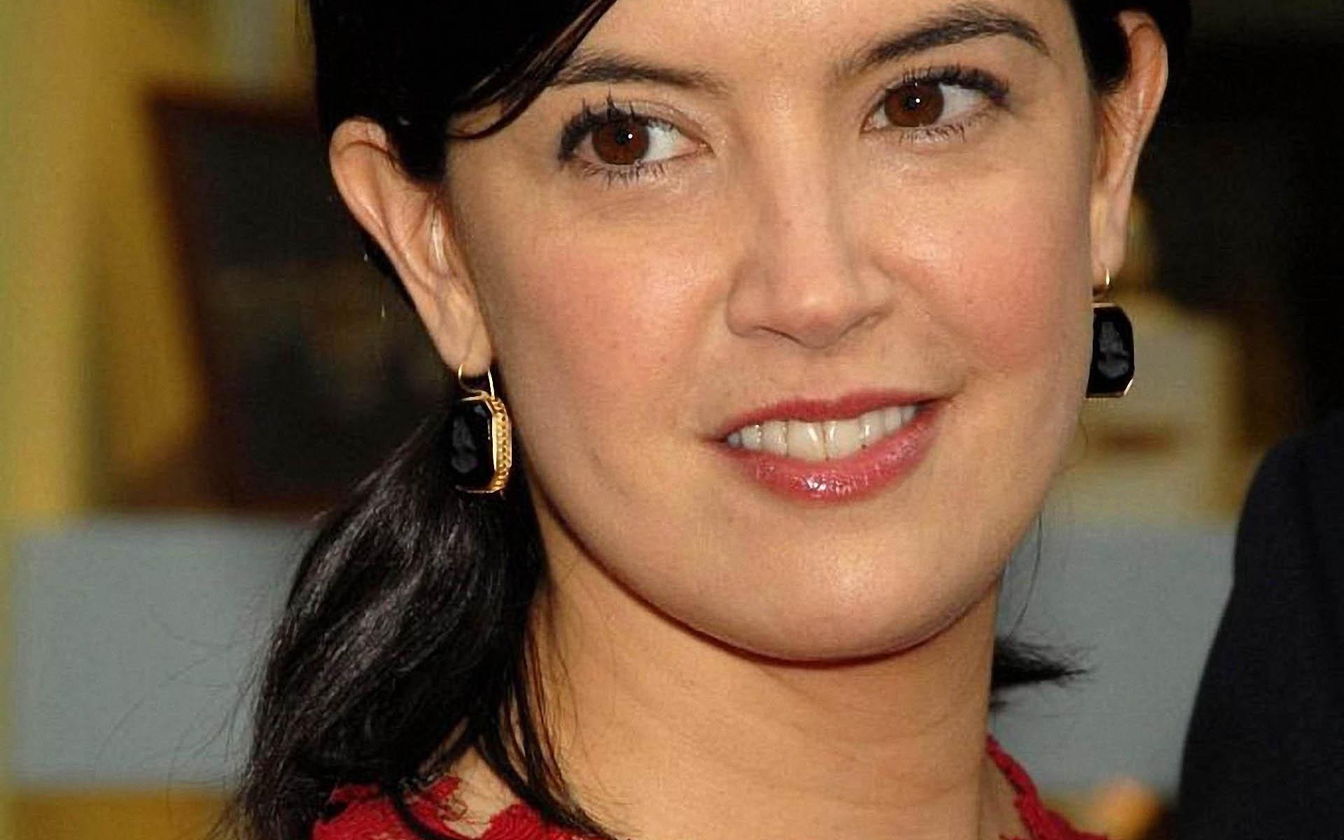 Phoebe Cates Wallpapers