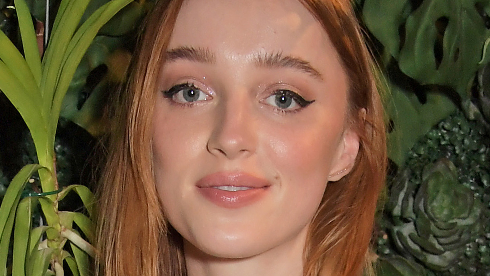 Phoebe Dynevor 2020 Wallpapers