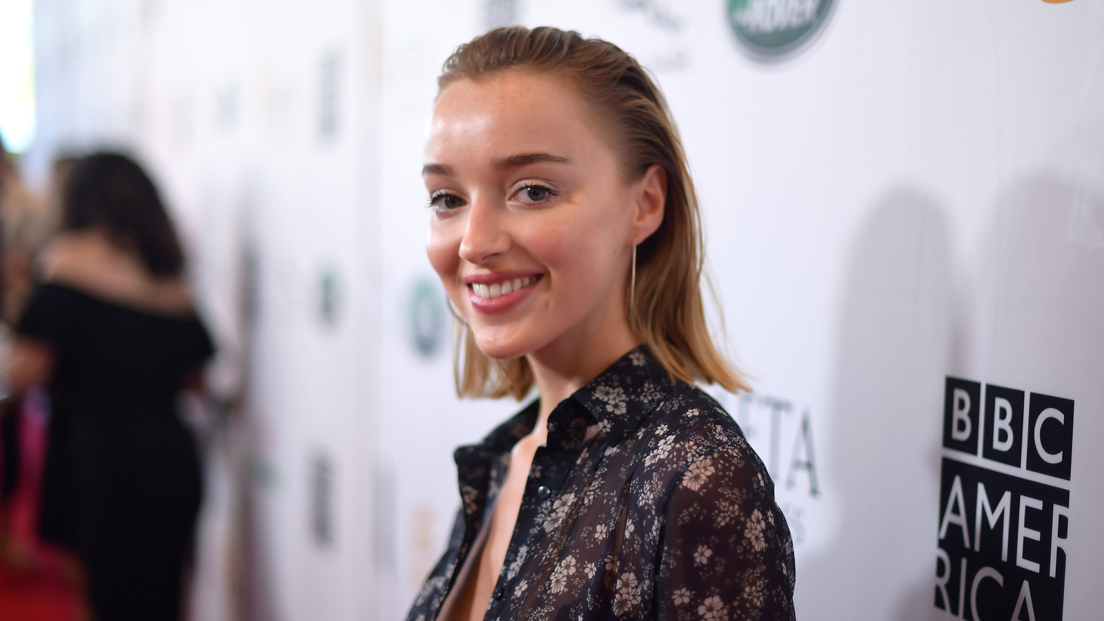 Phoebe Dynevor 2020 Wallpapers