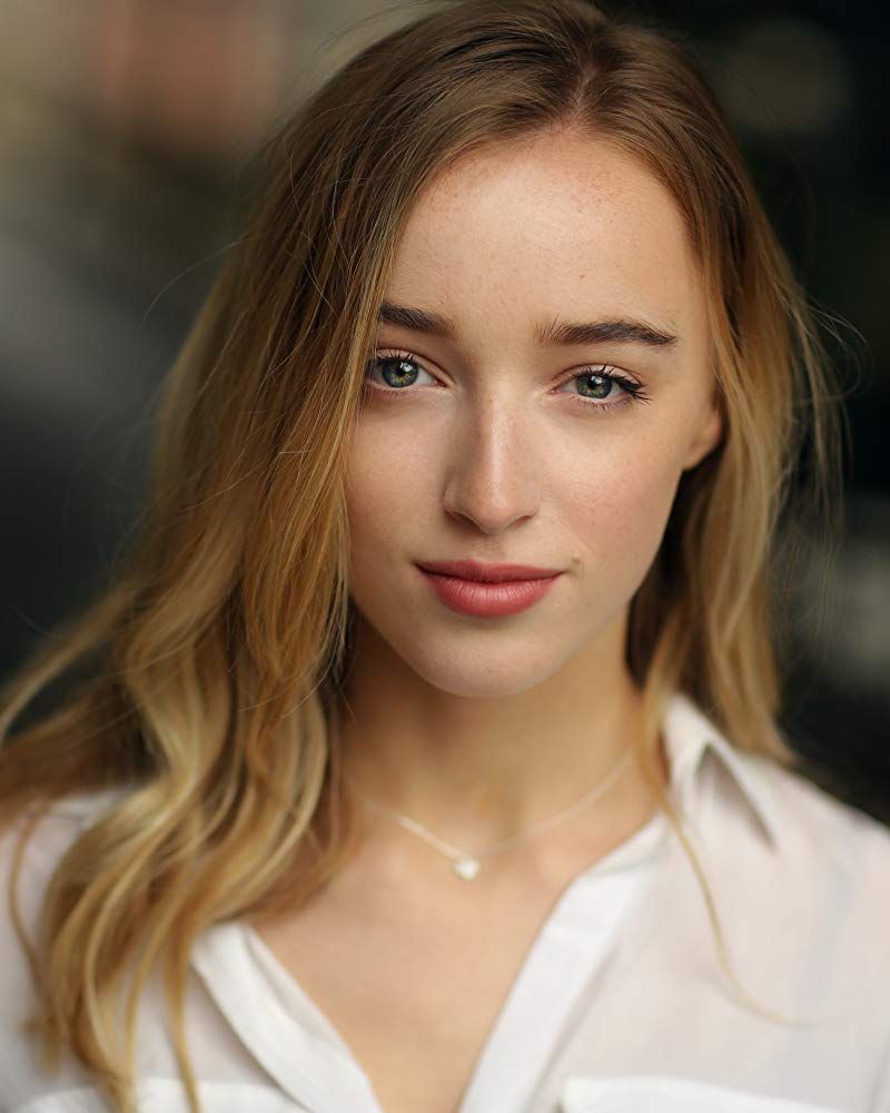 Phoebe Dynevor 2021 Wallpapers