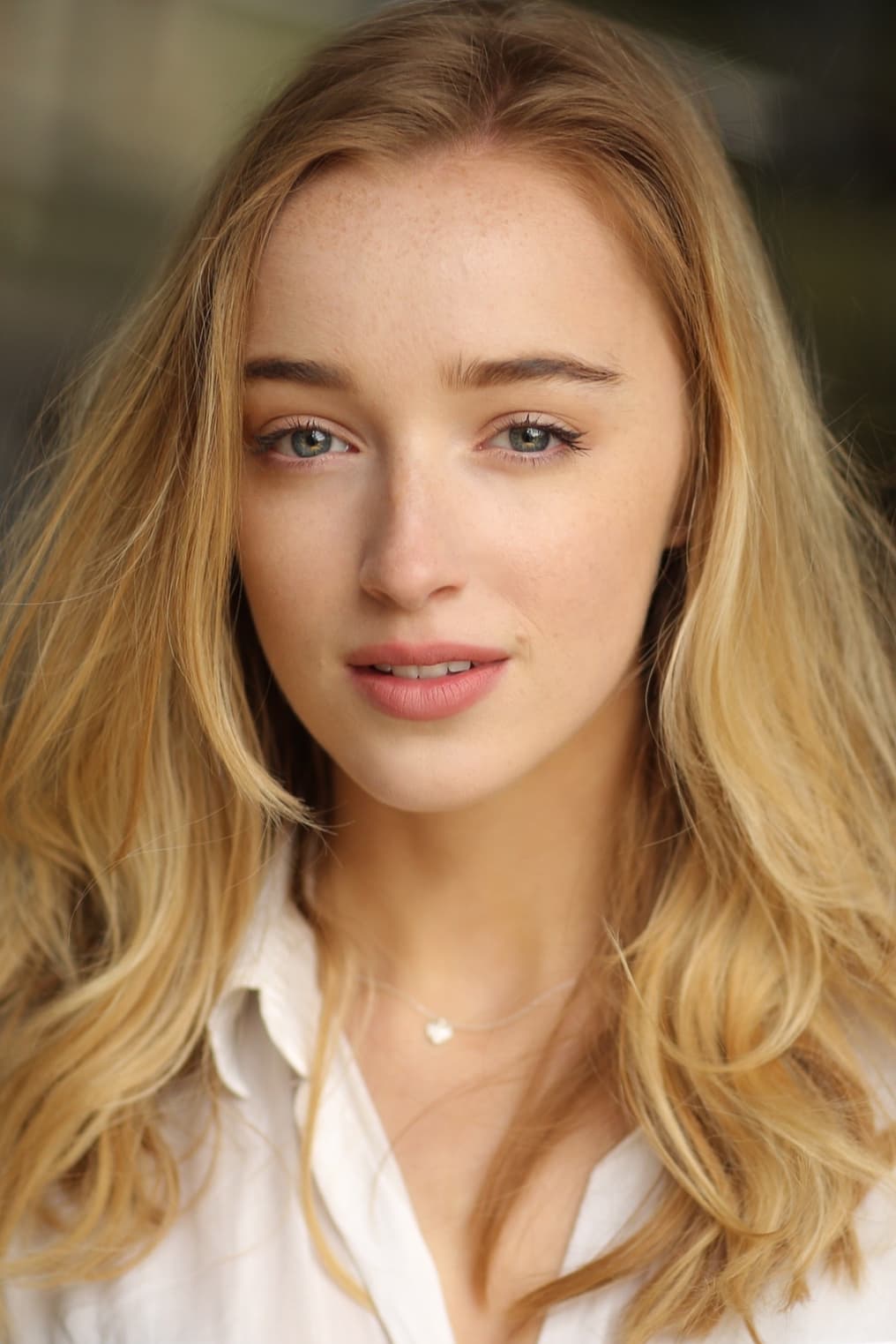 Phoebe Dynevor 2021 Wallpapers