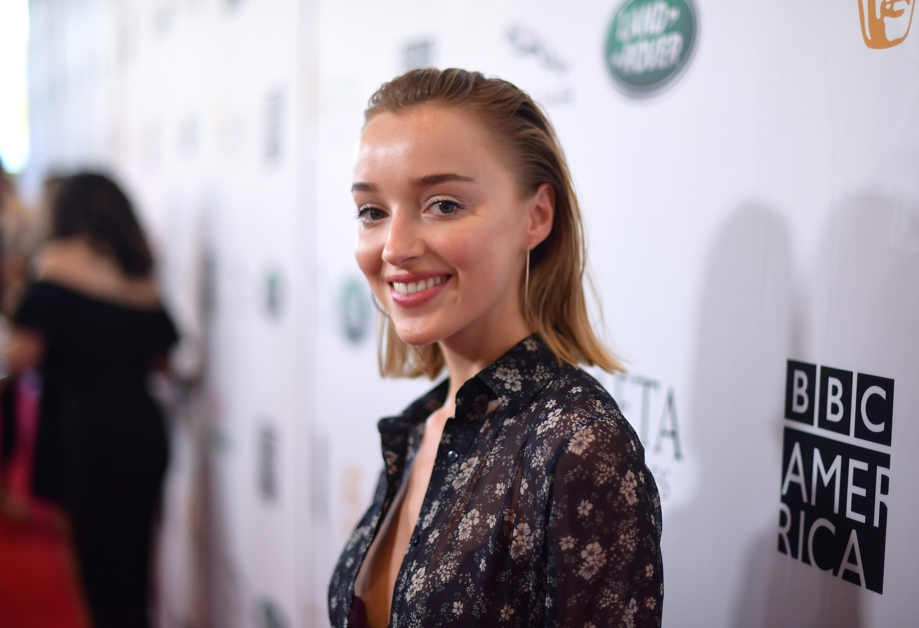 Phoebe Dynevor Actress 2021 Wallpapers