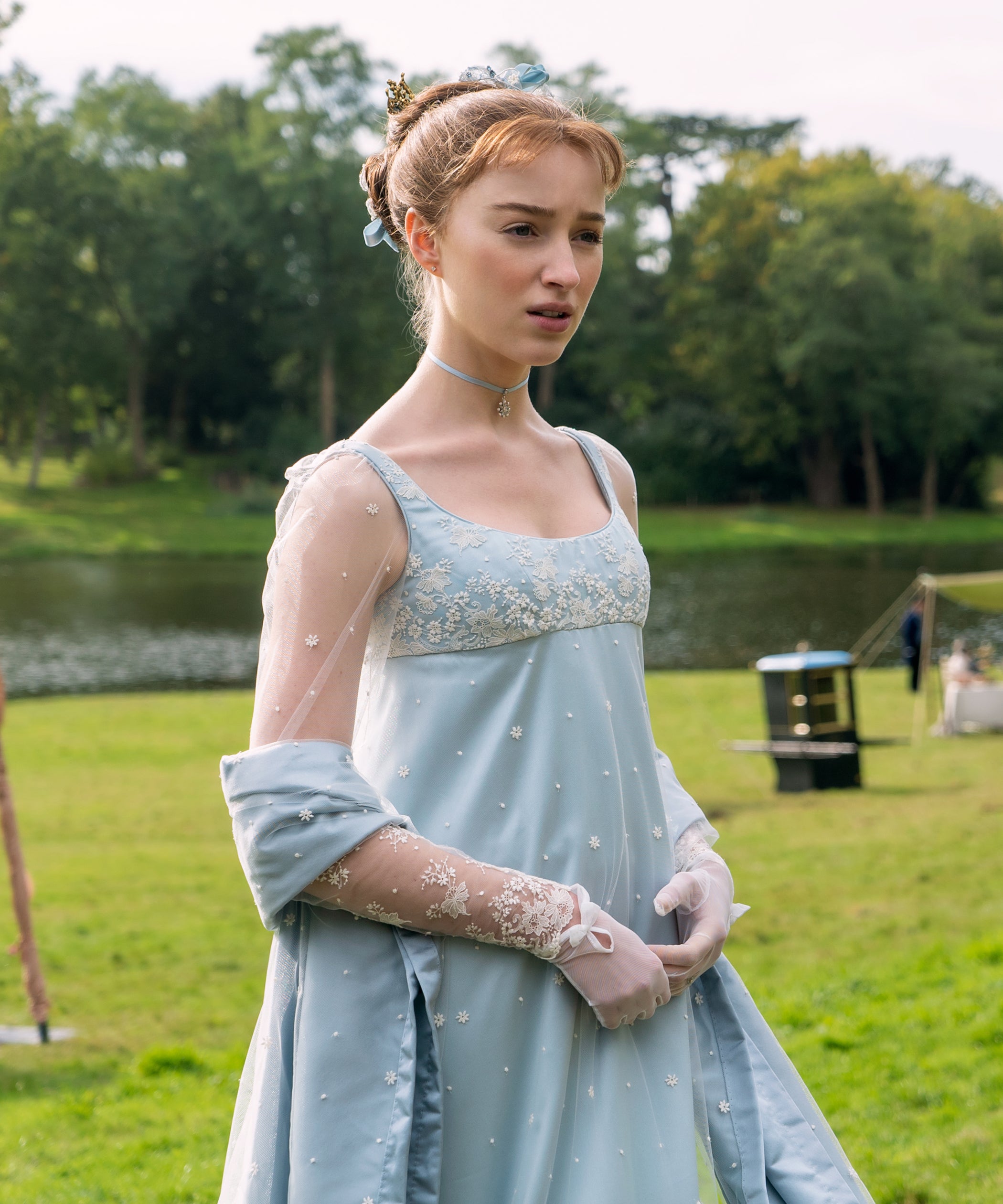 Phoebe Dynevor Actress 2021 Wallpapers