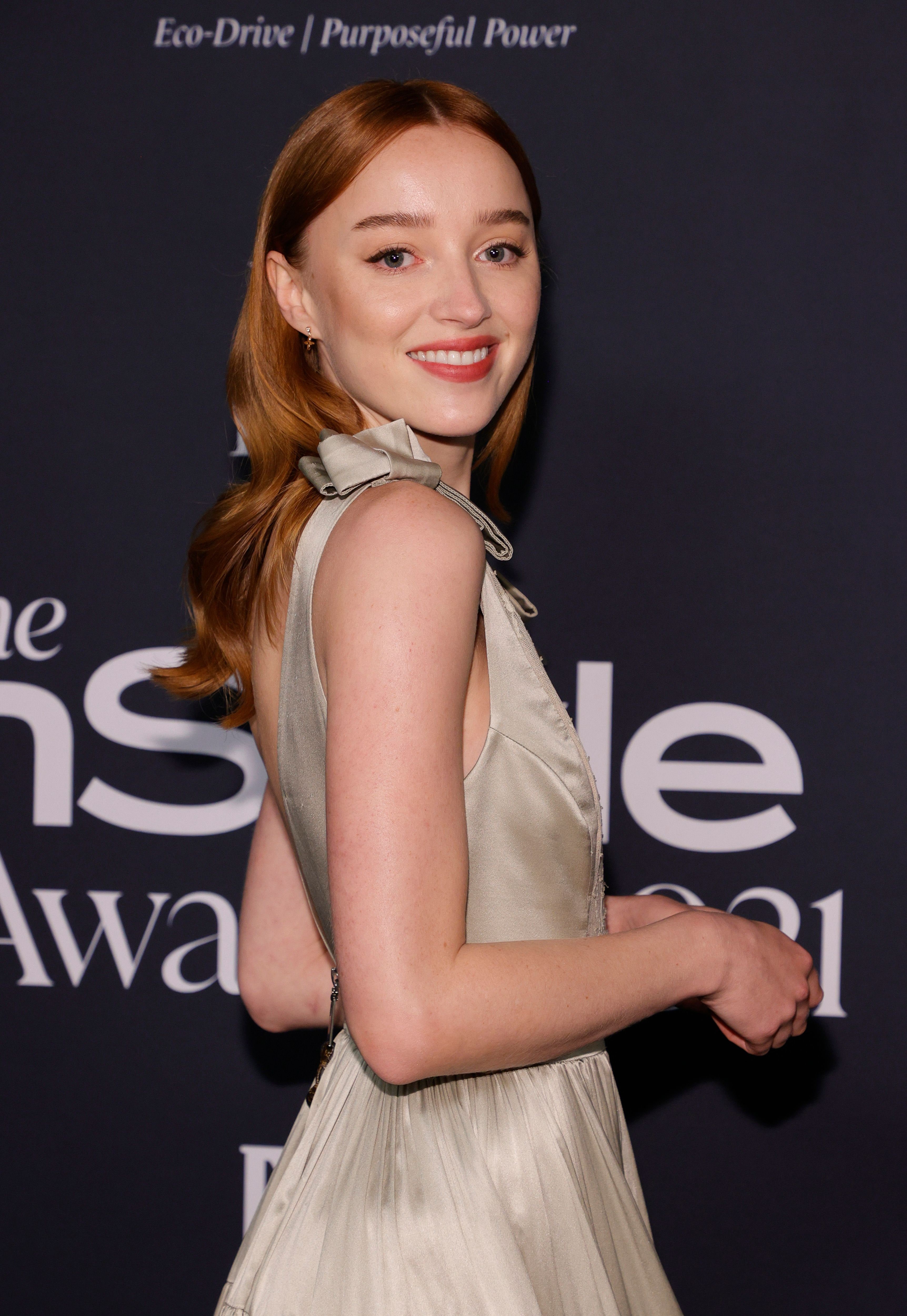 Phoebe Dynevor Red Wallpapers