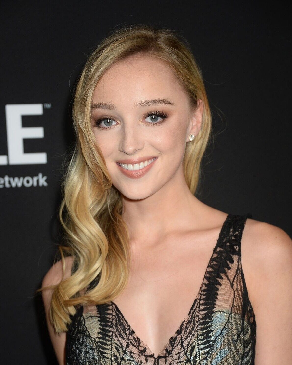 Phoebe Dynevor Wallpapers