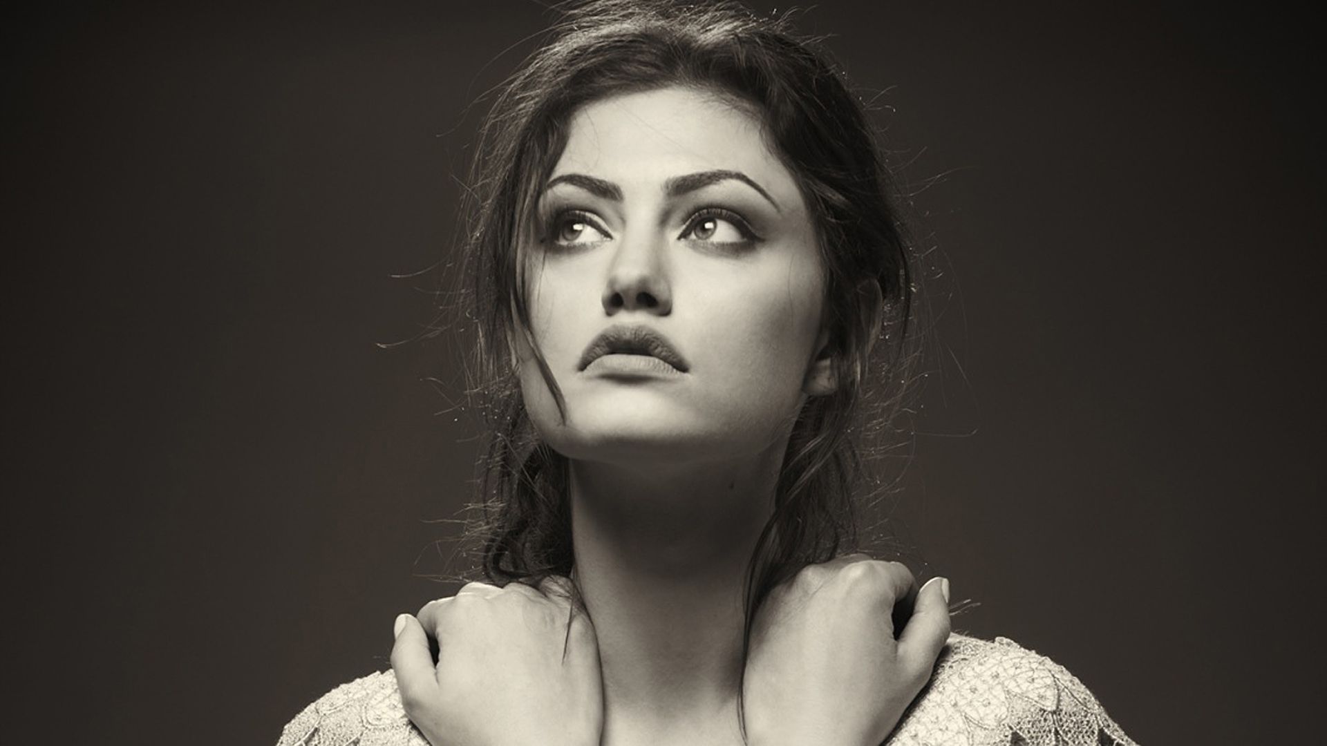 Phoebe Tonkin Australian Actress Model Monochrome Wallpapers