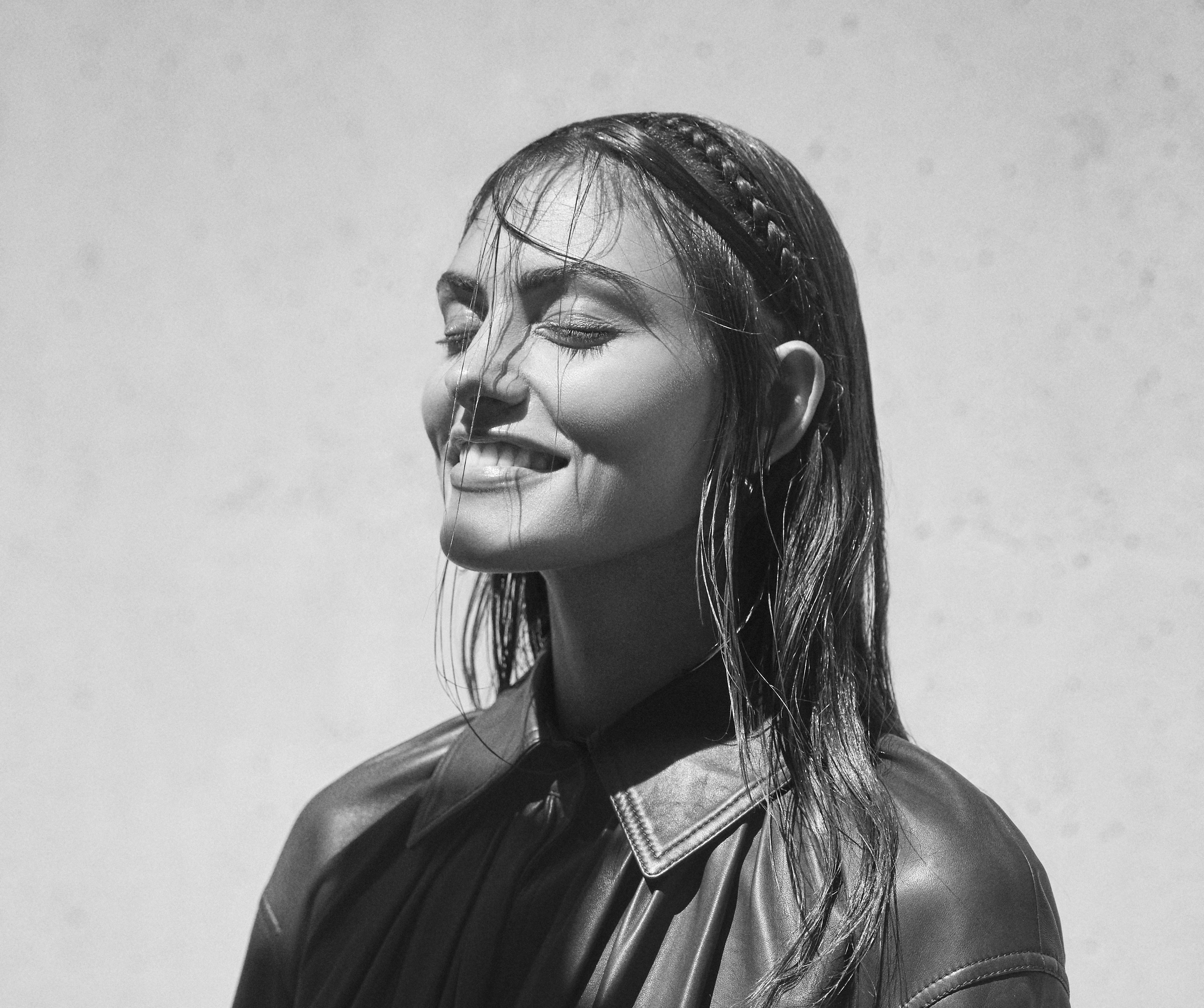 Phoebe Tonkin Australian Model Monochrome Wallpapers