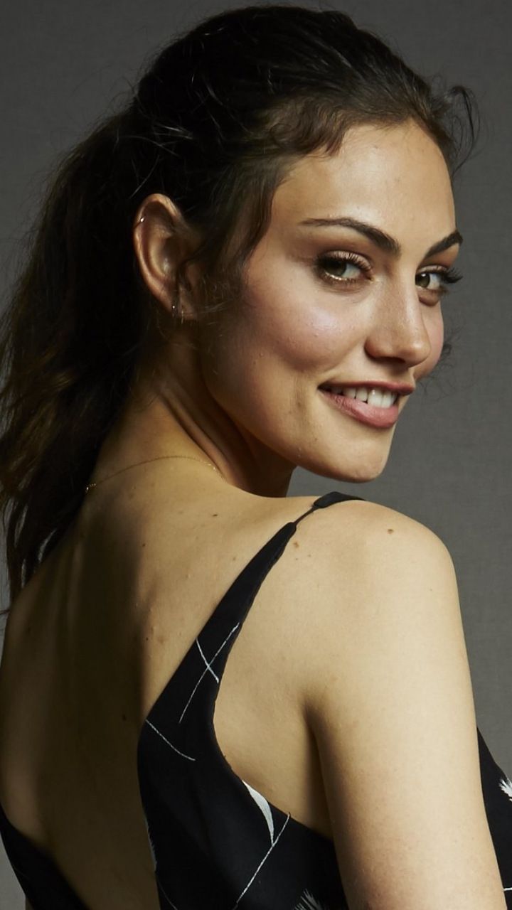 Phoebe Tonkin Wallpapers