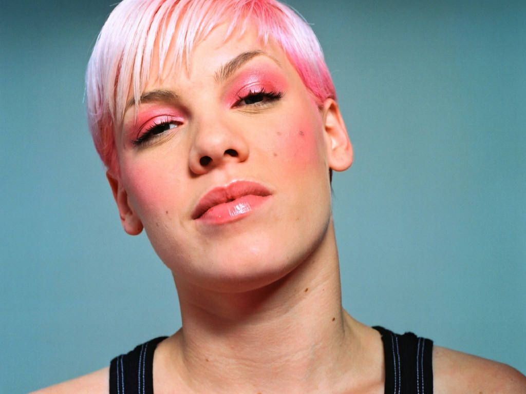 Pink Singer Wallpapers