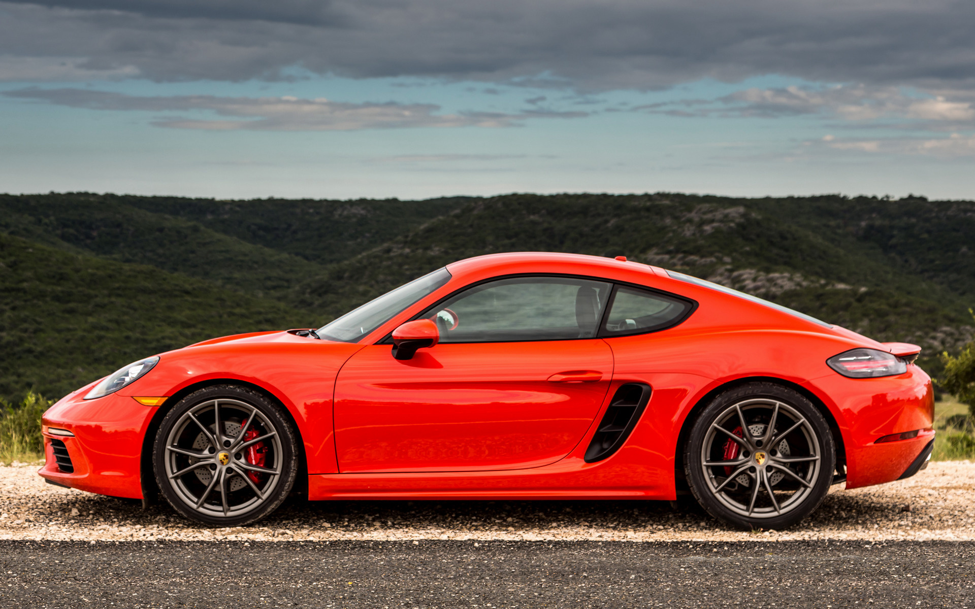 Porsche 718 Cayman S Wallpapers