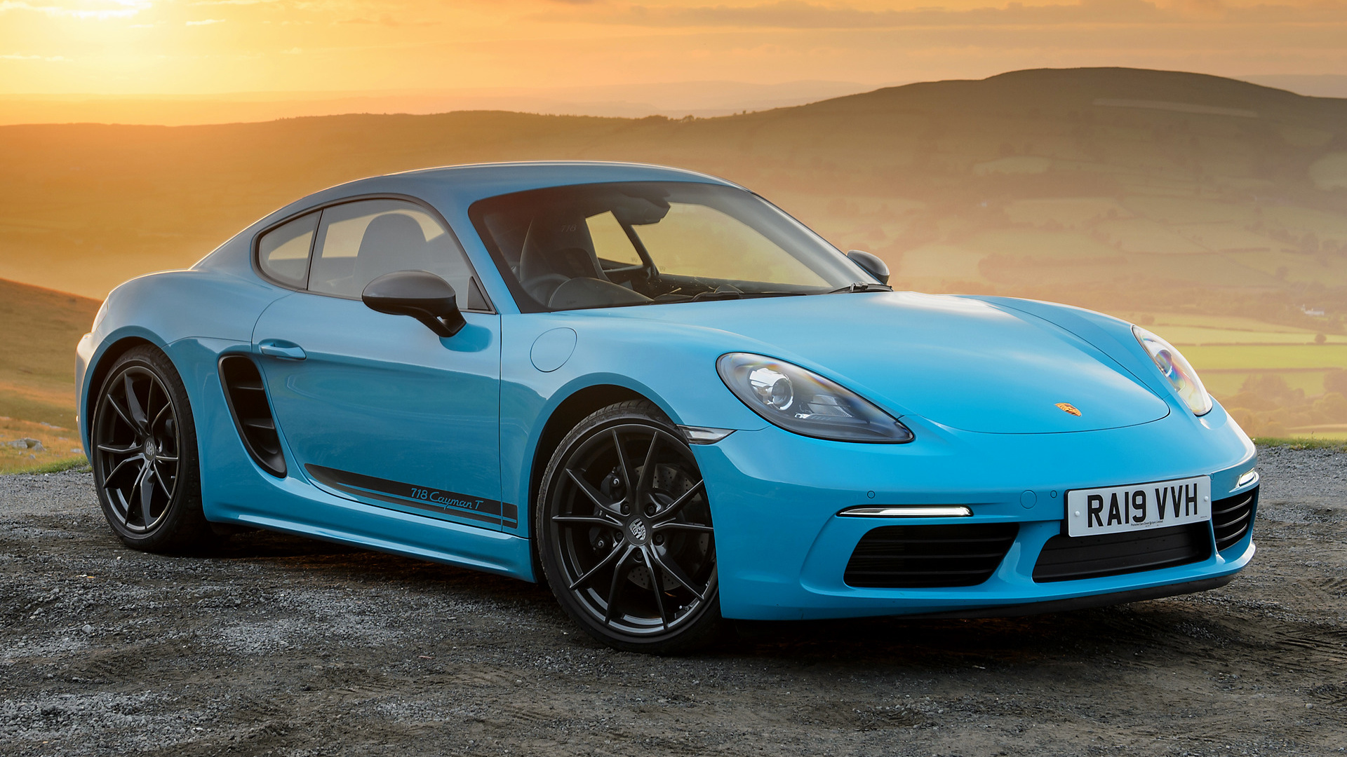 Porsche 718 Cayman T Wallpapers