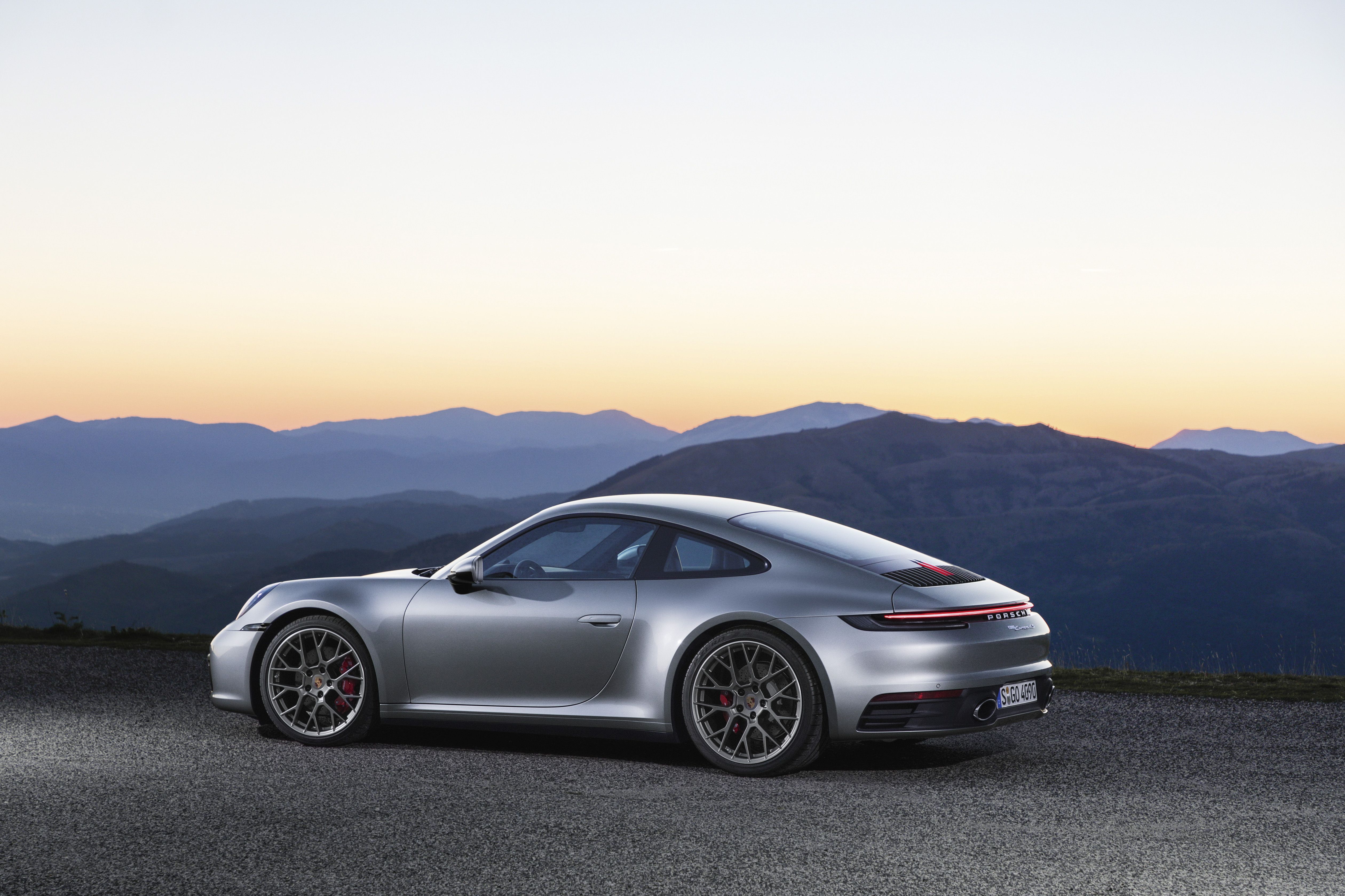 Porsche 911 (992) Carrera Wallpapers