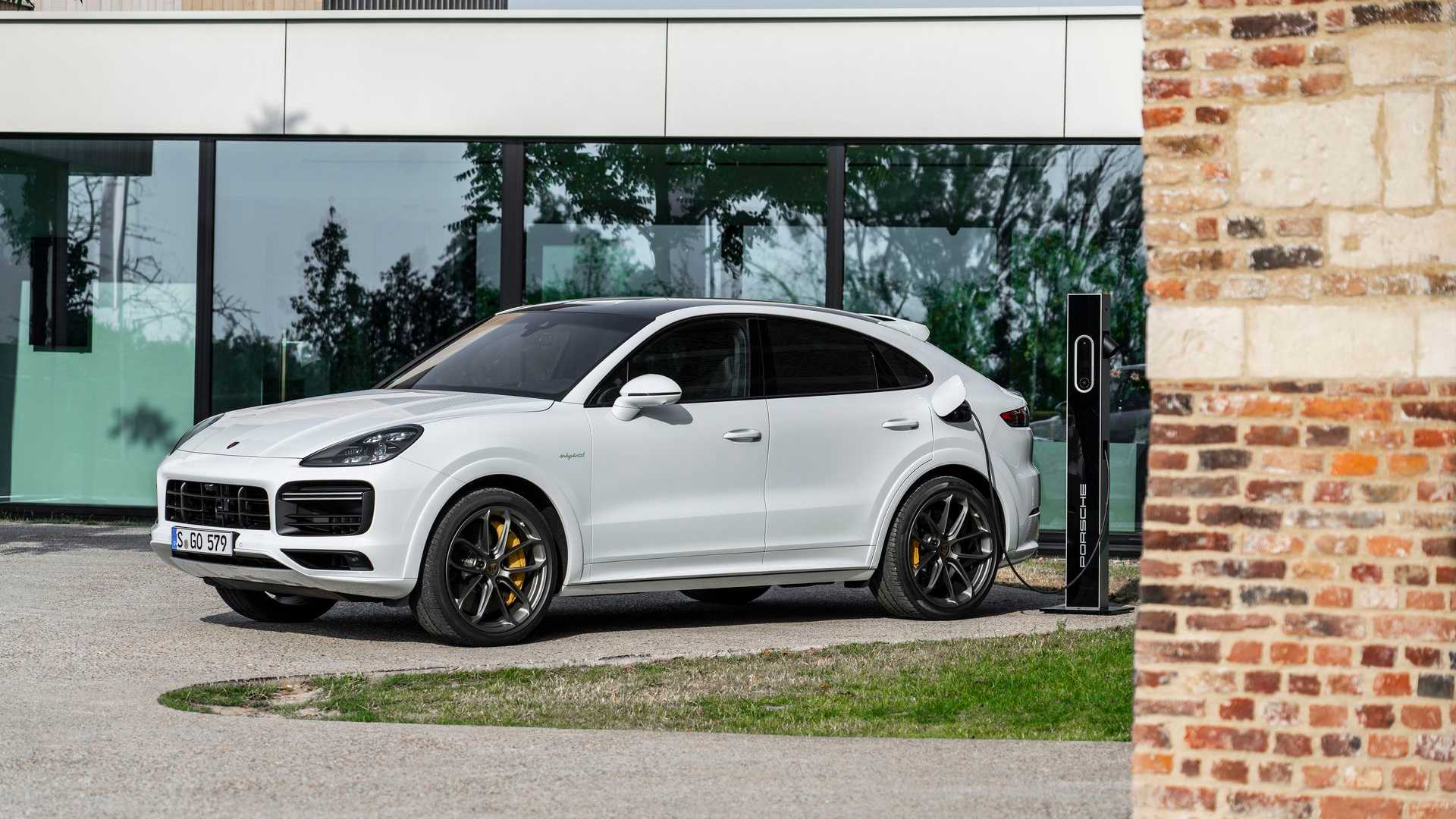 Porsche Cayenne Turbo S Wallpapers