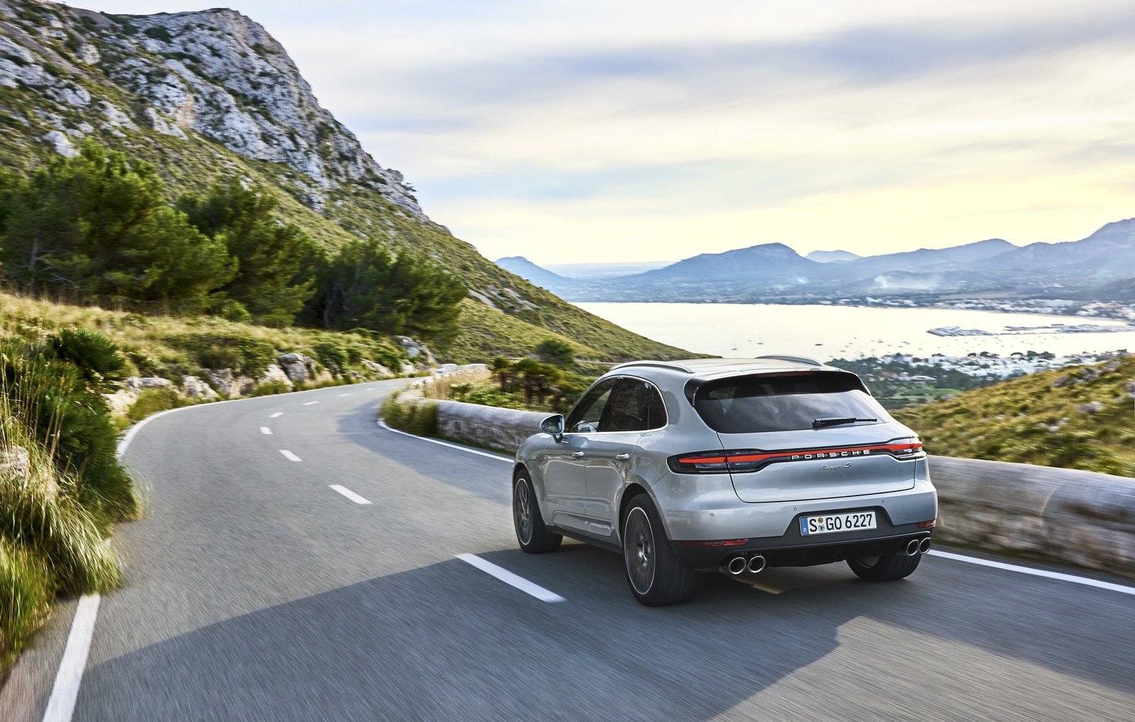 Porsche Macan S Wallpapers