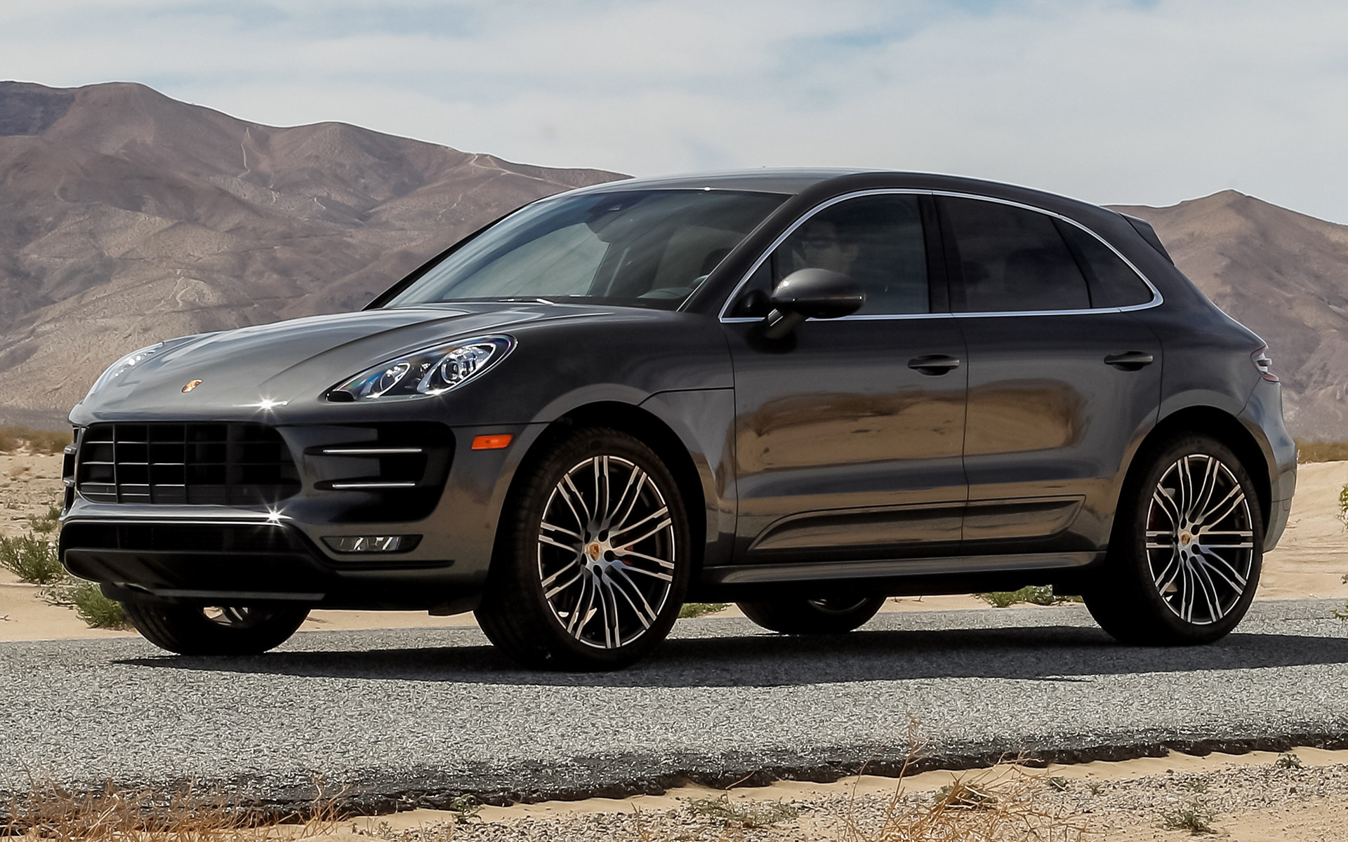 Porsche Macan Turbo Wallpapers