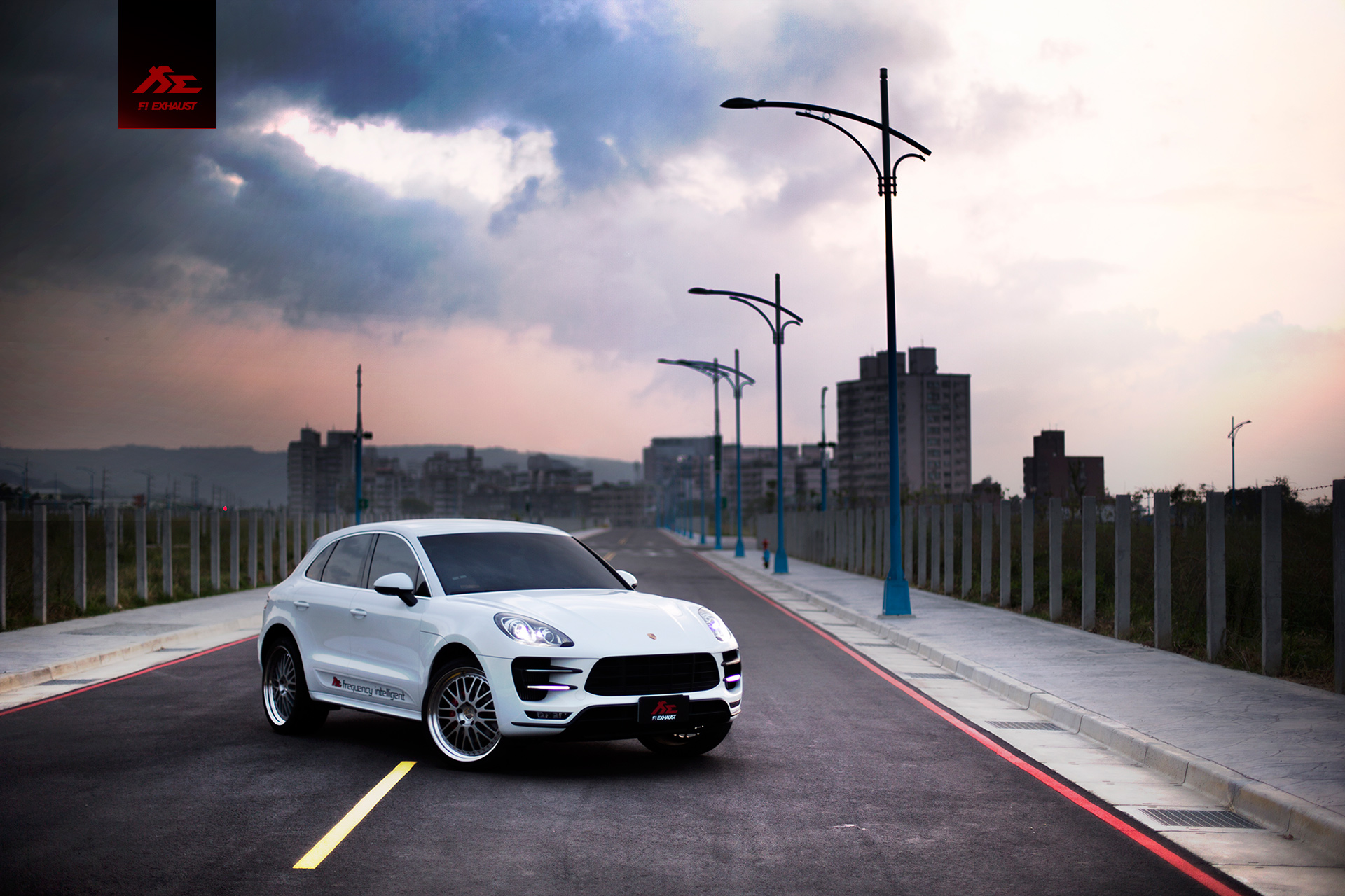 Porsche Macan Turbo Wallpapers