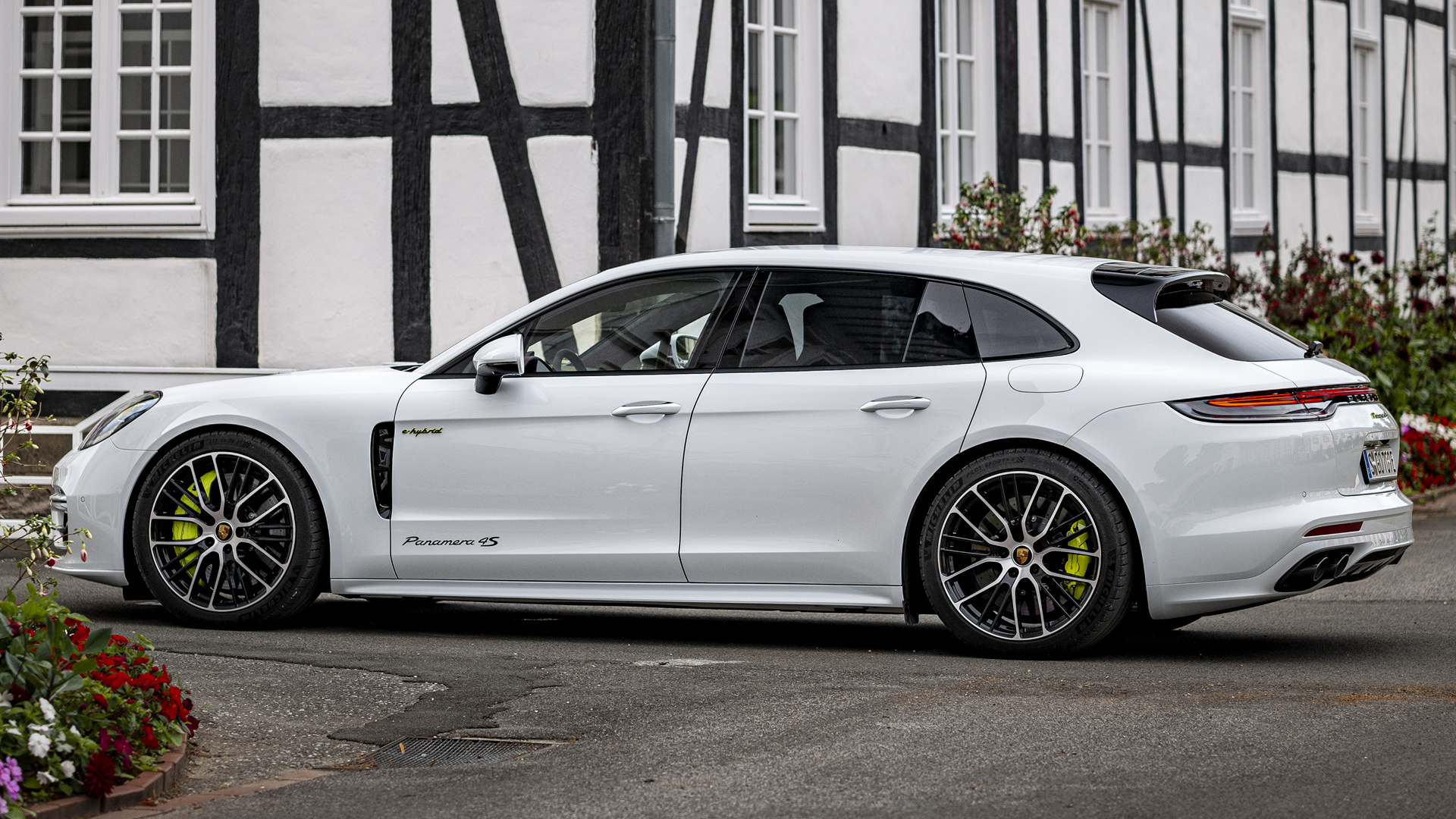 Porsche Panamera 4 E-Hybrid Sport Turismo Wallpapers