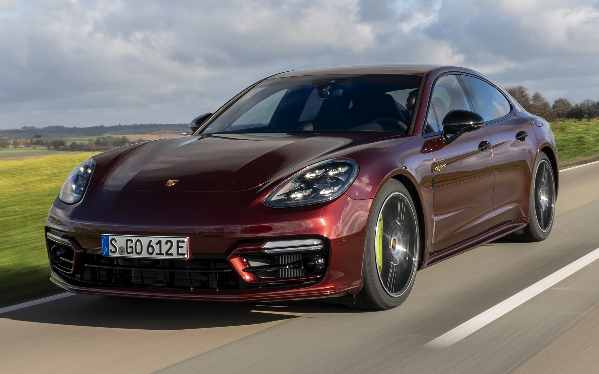 Porsche Panamera 4S Sportdesign Package Wallpapers