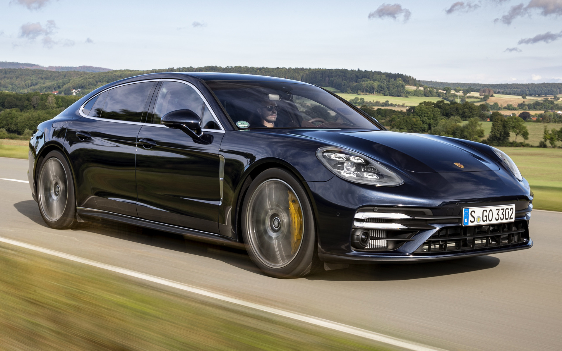 Porsche Panamera Turbo S Executive Wallpapers