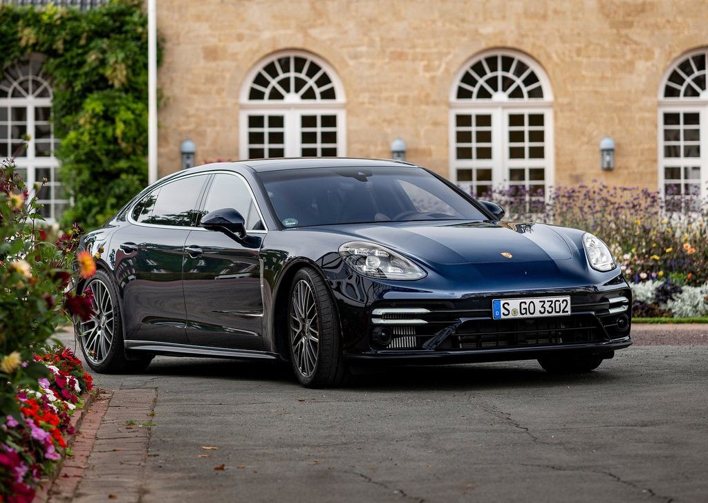 Porsche Panamera Turbo S Executive Wallpapers