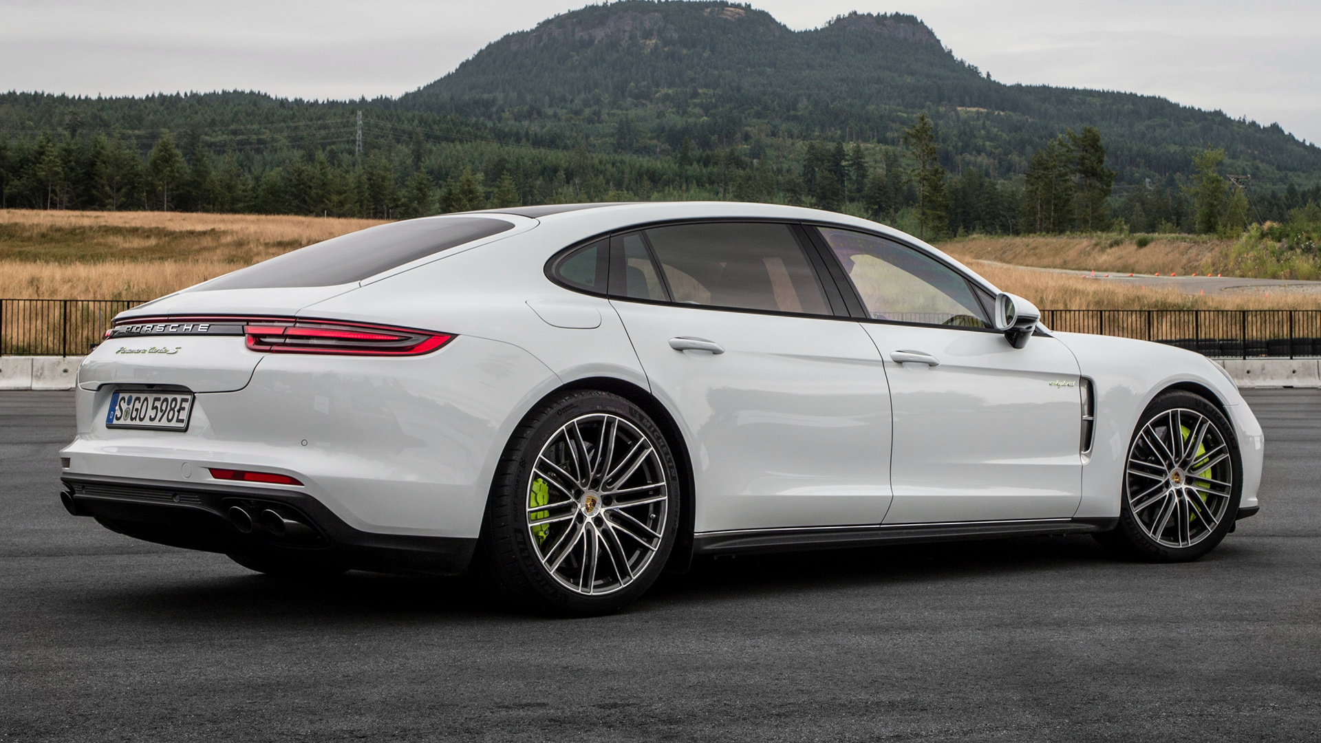 Porsche Panamera Turbo Wallpapers