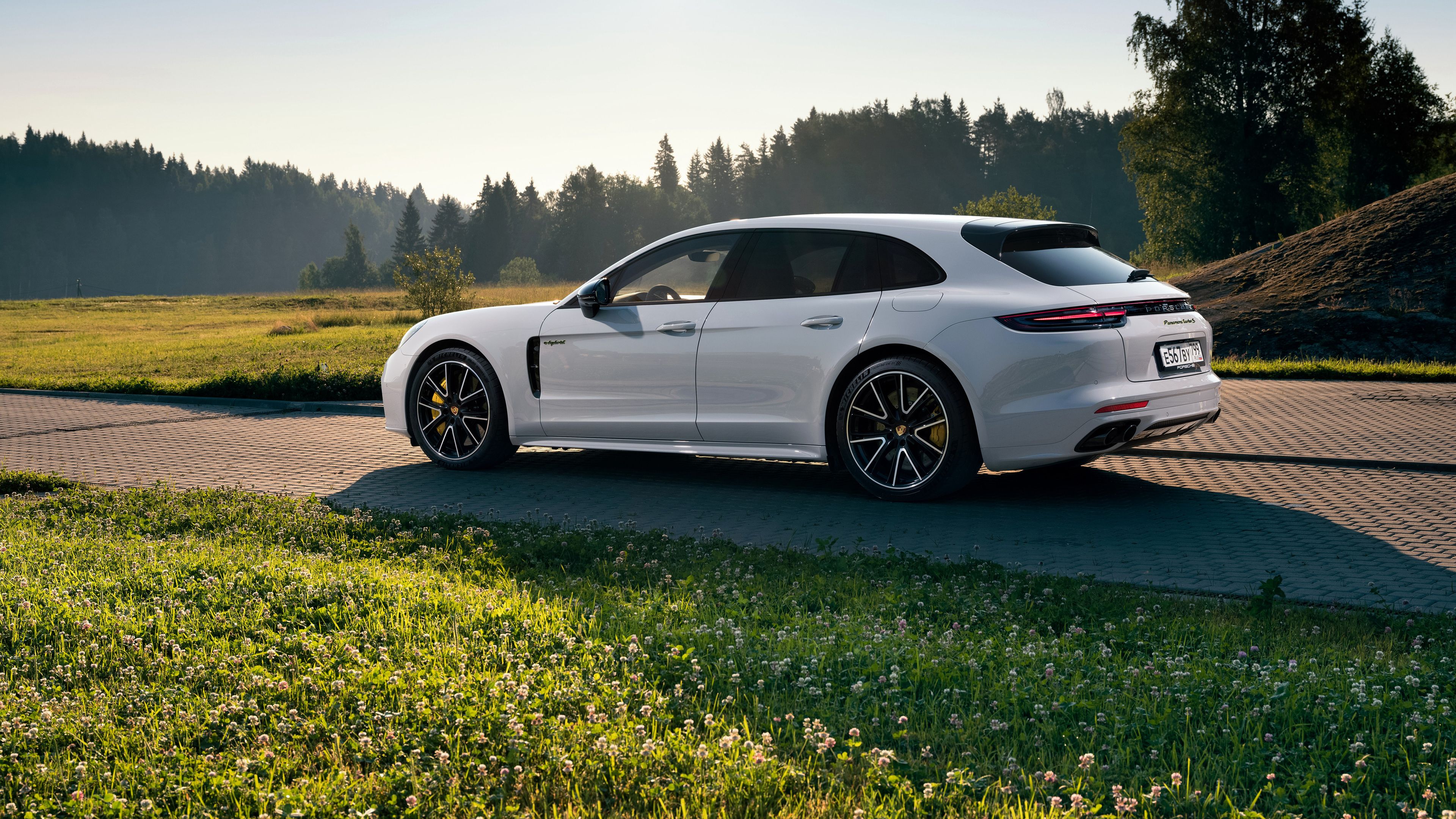 Porsche Panamera Turbo Wallpapers