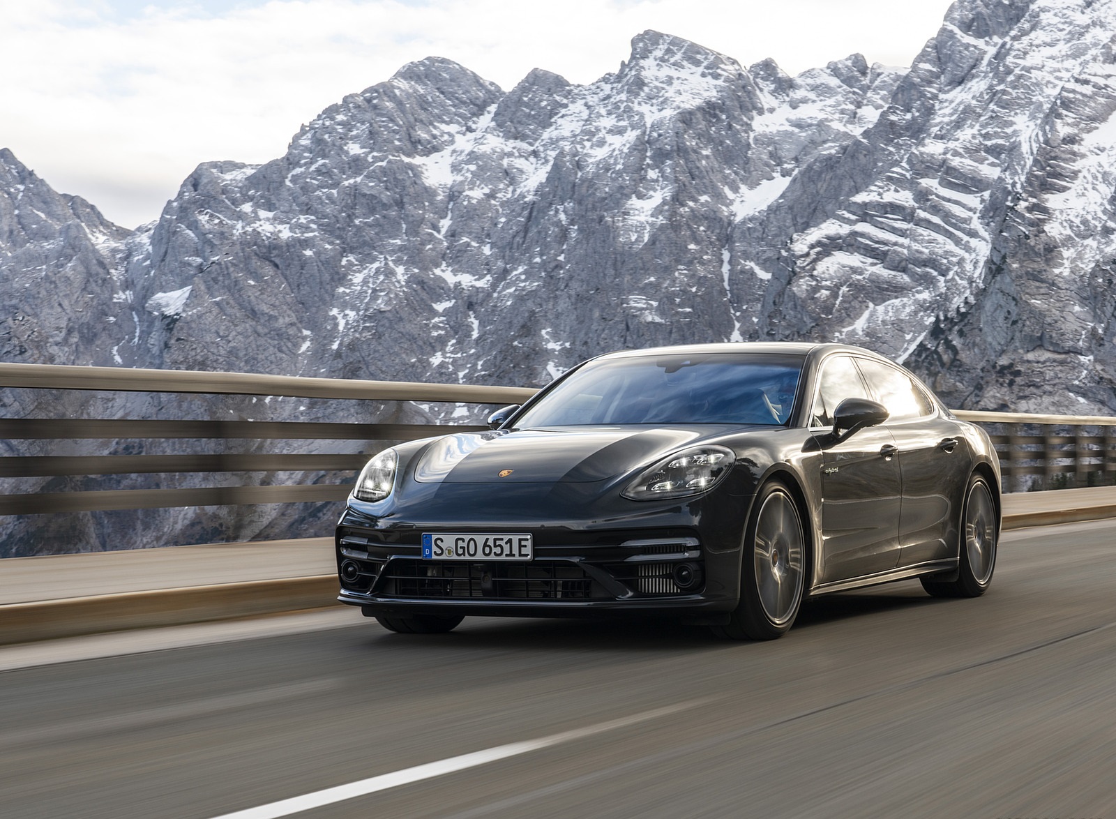 Porsche Panamera Turbo Wallpapers