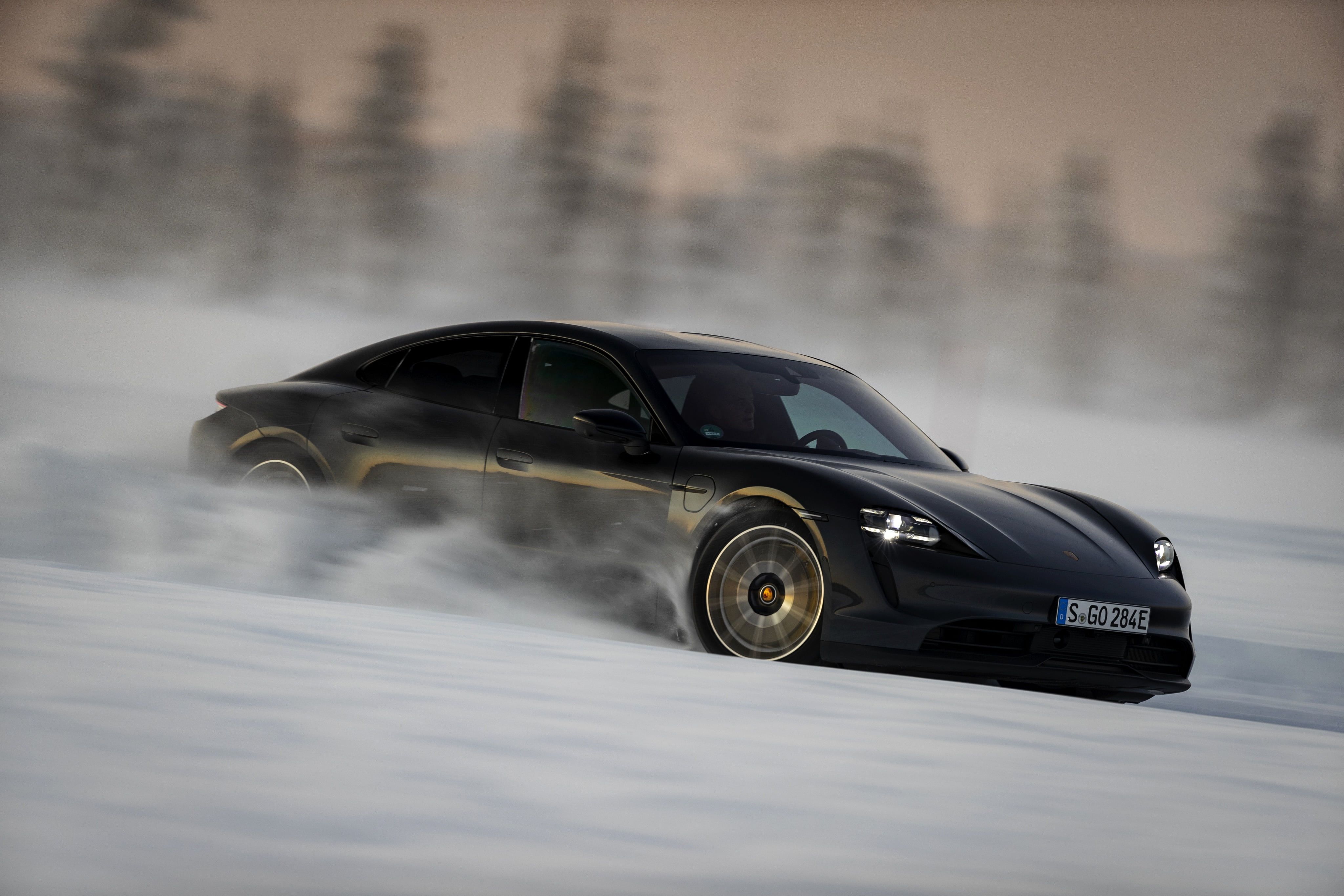 Porsche Taycan 4S Wallpapers