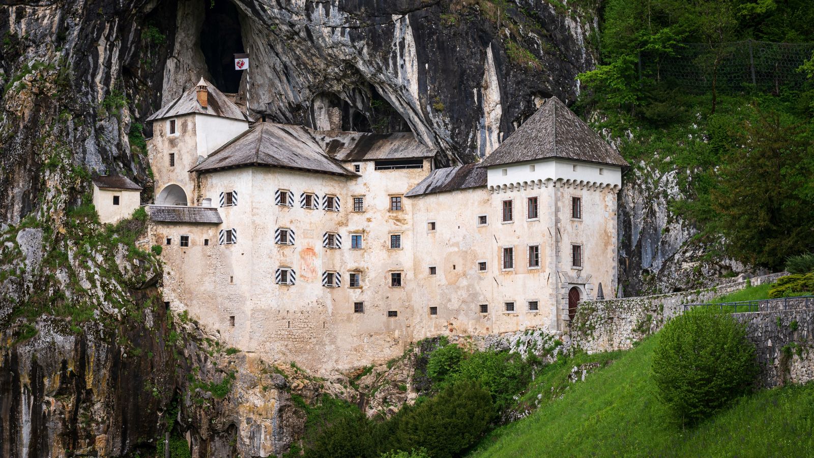 Predjama Castle Wallpapers