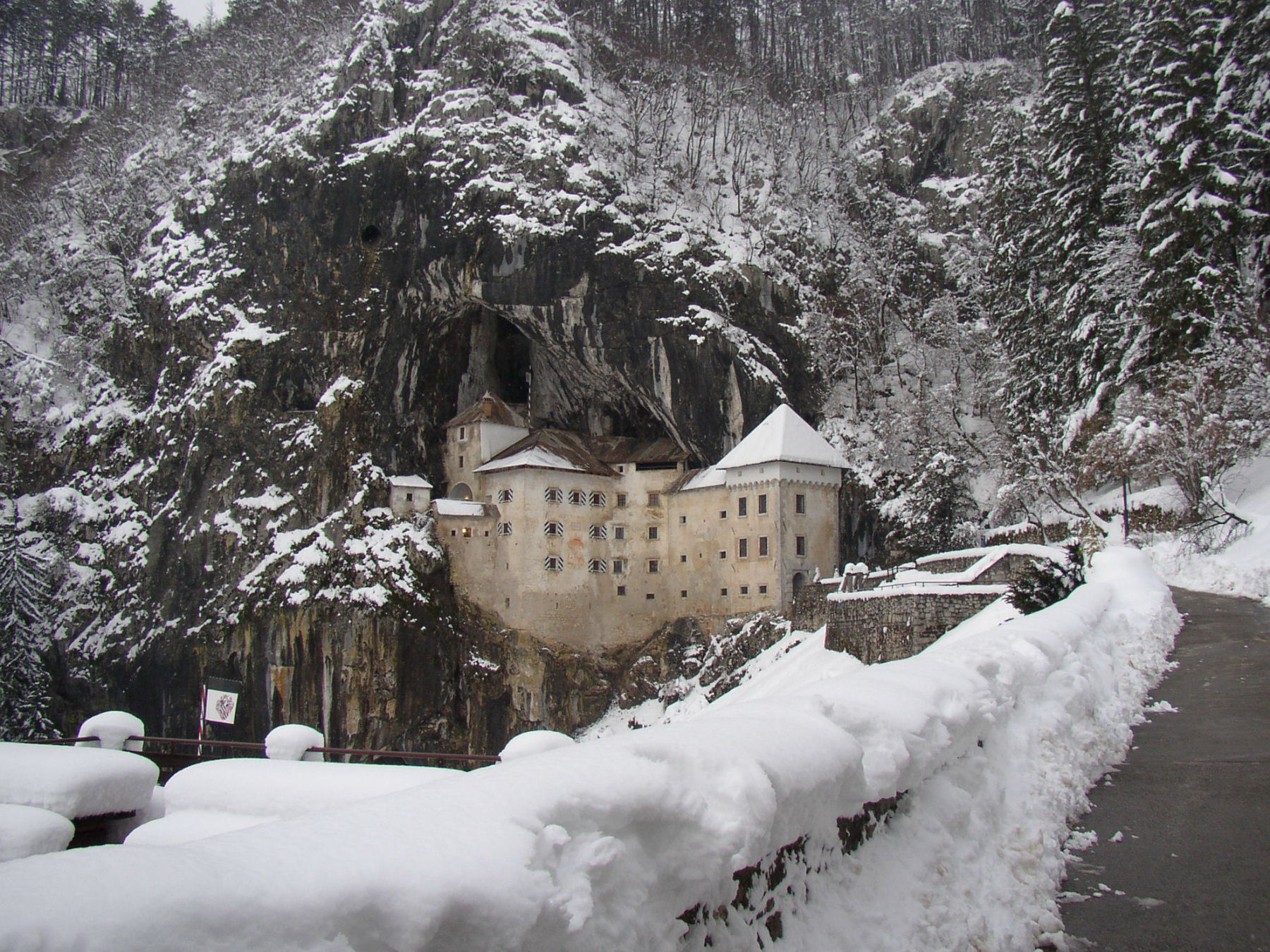 Predjama Castle Wallpapers