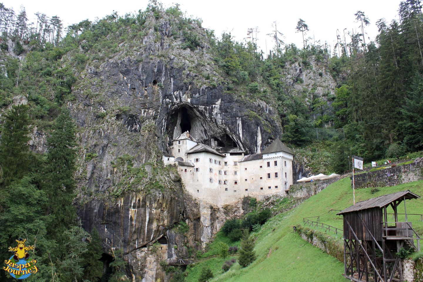 Predjama Castle Wallpapers