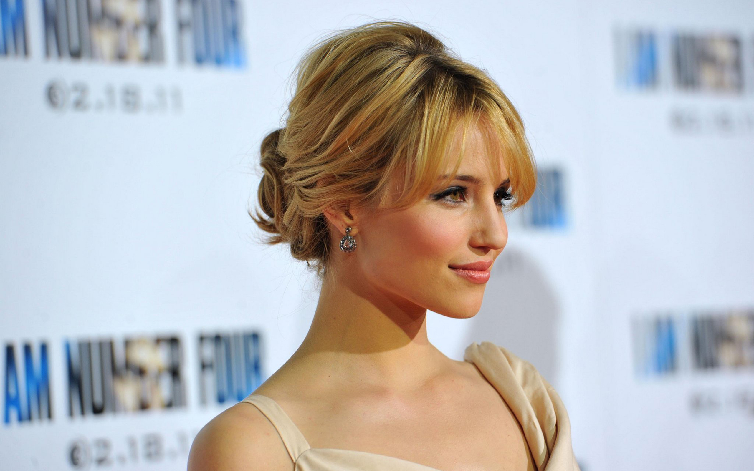 Pretty Dianna Agron Wallpapers