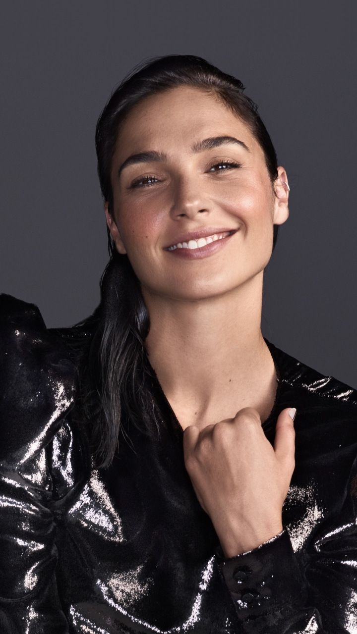 Pretty Gal Gadot For Glamor Magazine Wallpapers