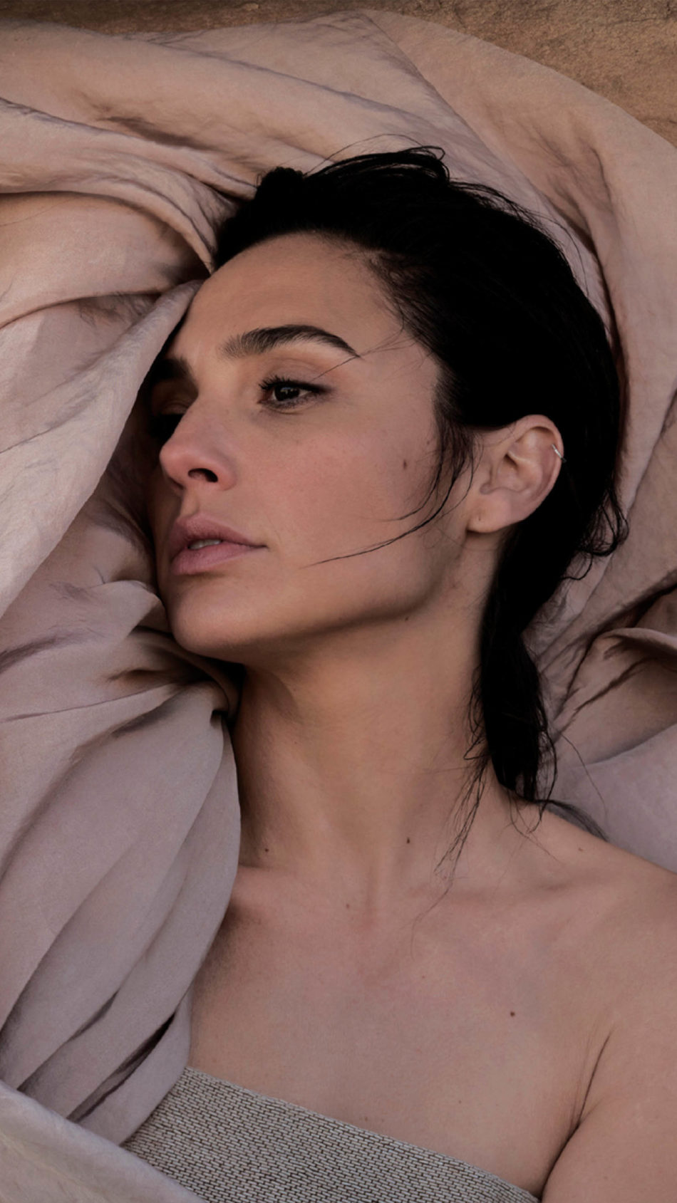 Pretty Gal Gadot For Glamor Magazine Wallpapers