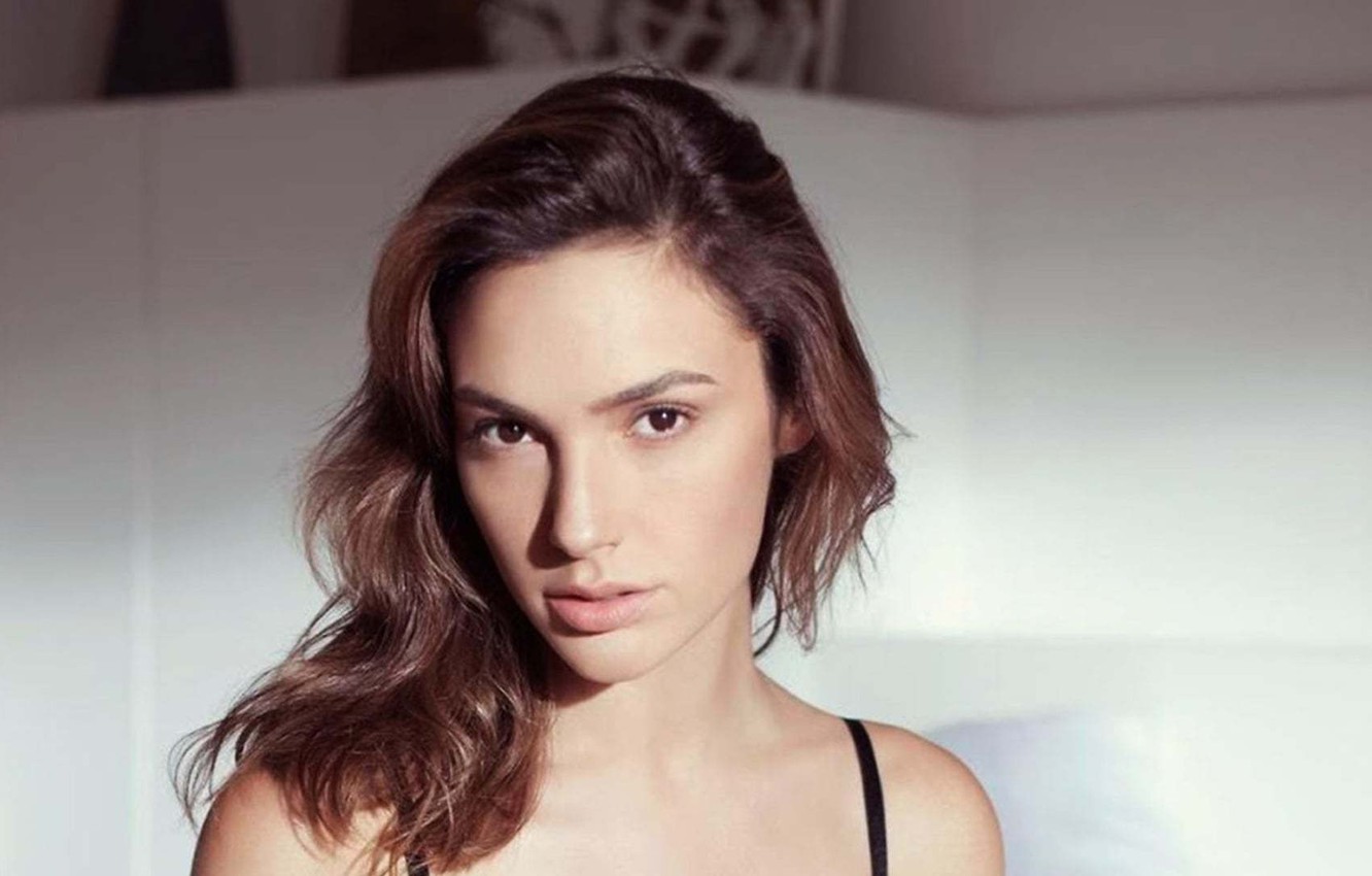 Pretty Gal Gadot For Glamor Magazine Wallpapers