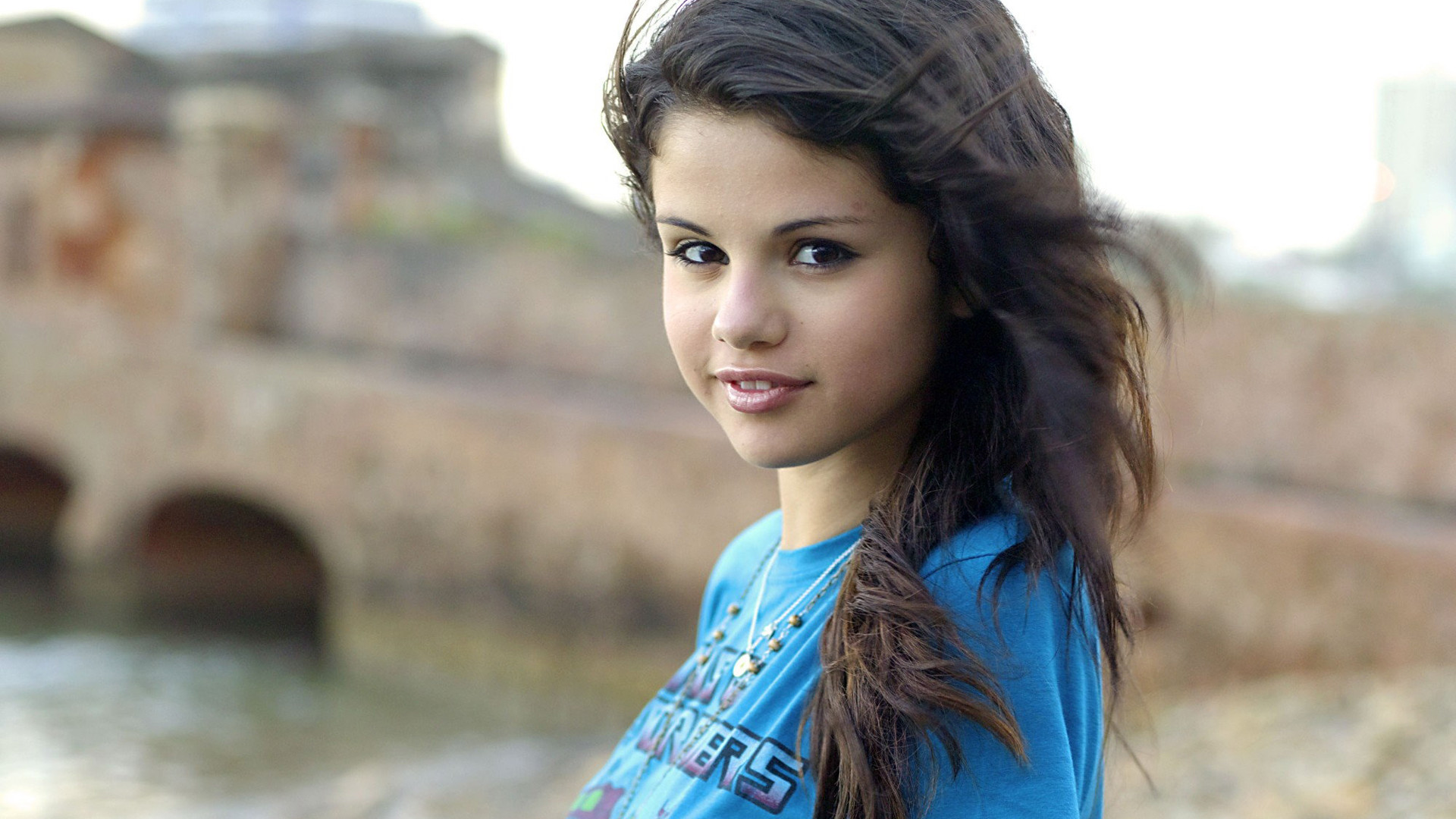 Pretty Selena Gomez Wallpapers