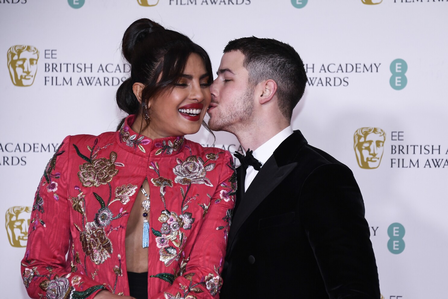 Priyanka Chopra Jonas &amp; Nick Jonas 2021 Wallpapers