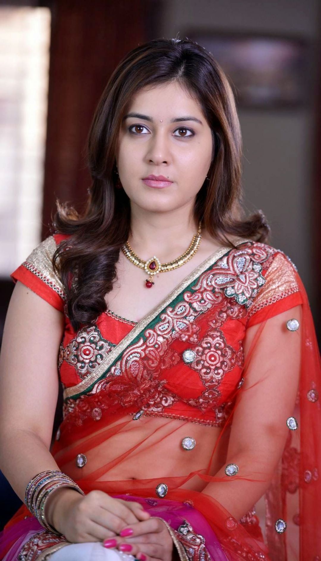 Raashi Khanna Wallpapers