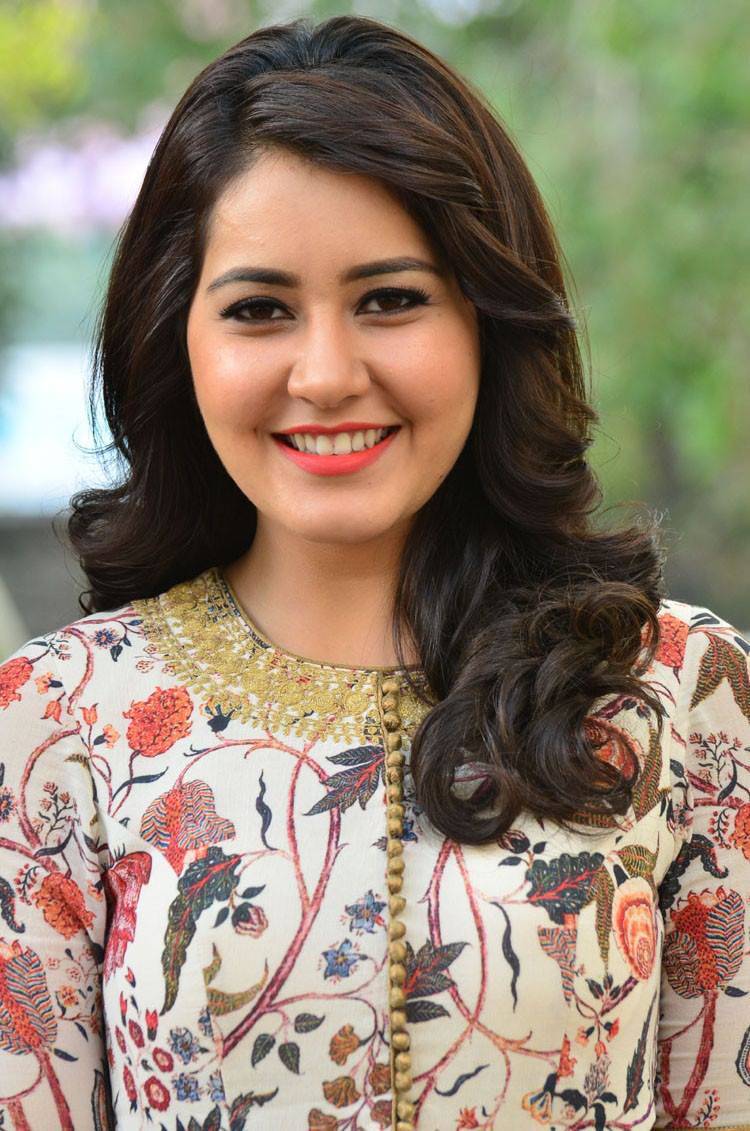 Raashi Khanna Wallpapers