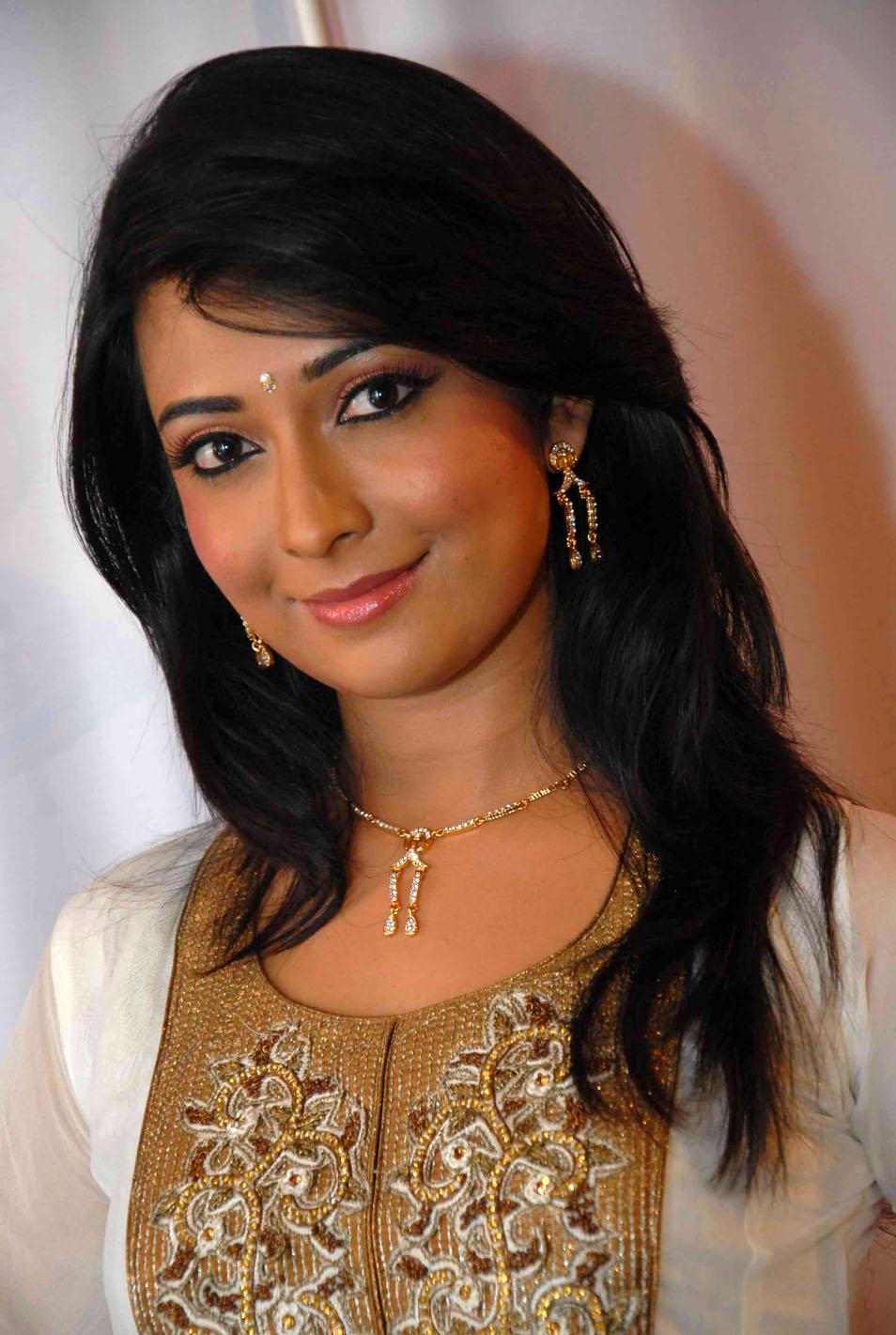 Radhika Pandit Photo Wallpapers