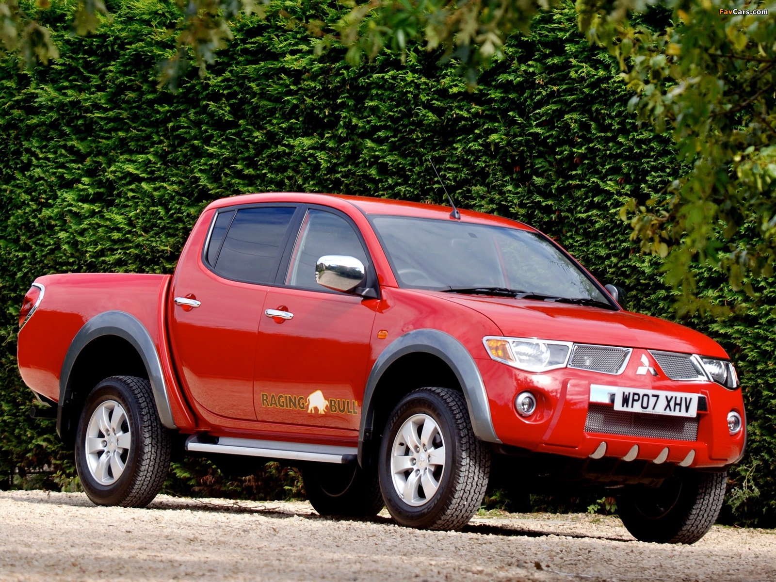 Мицубиси l200. Mitsubishi l200 Double Cab. Mitsubishi l200 Red. Митсубиси л200 красный. Mitsubishi l200 красный.